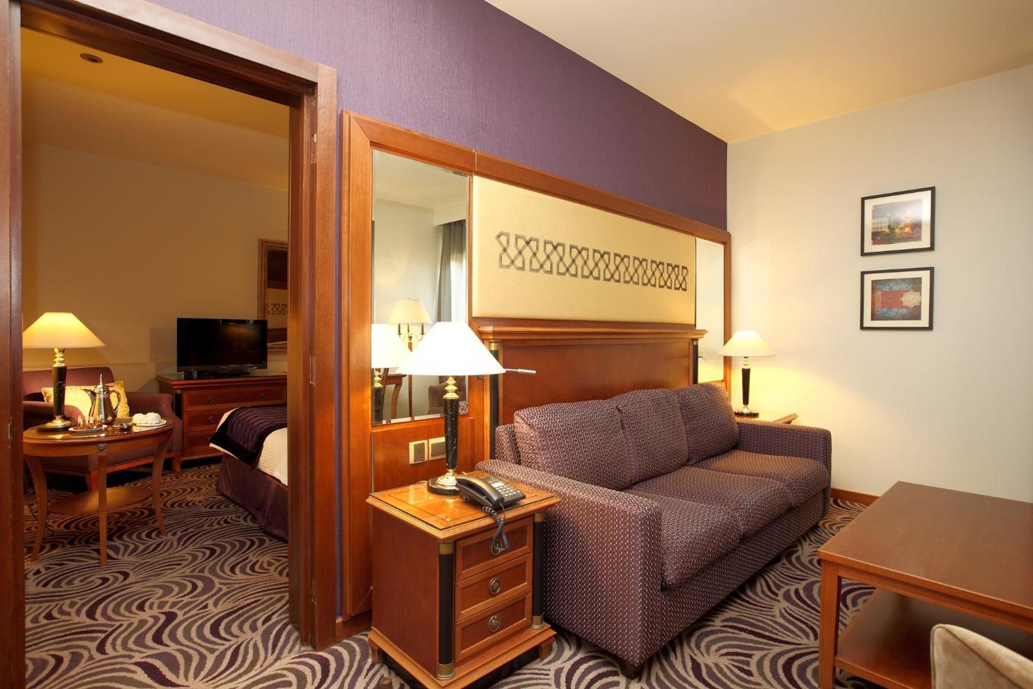 1 King One-Bedroom Suite Living Area thumbnail 5