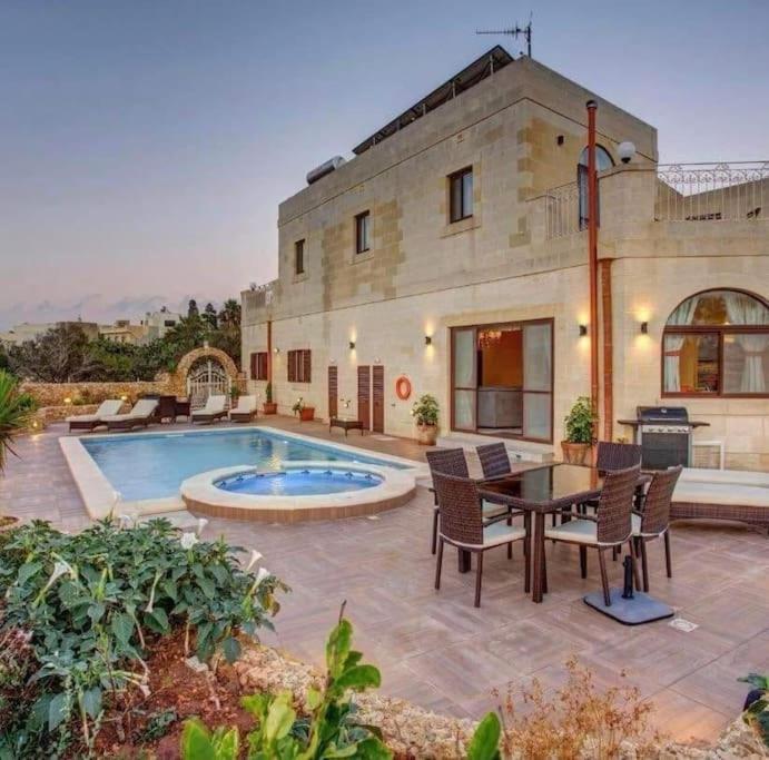 Villa photo 2