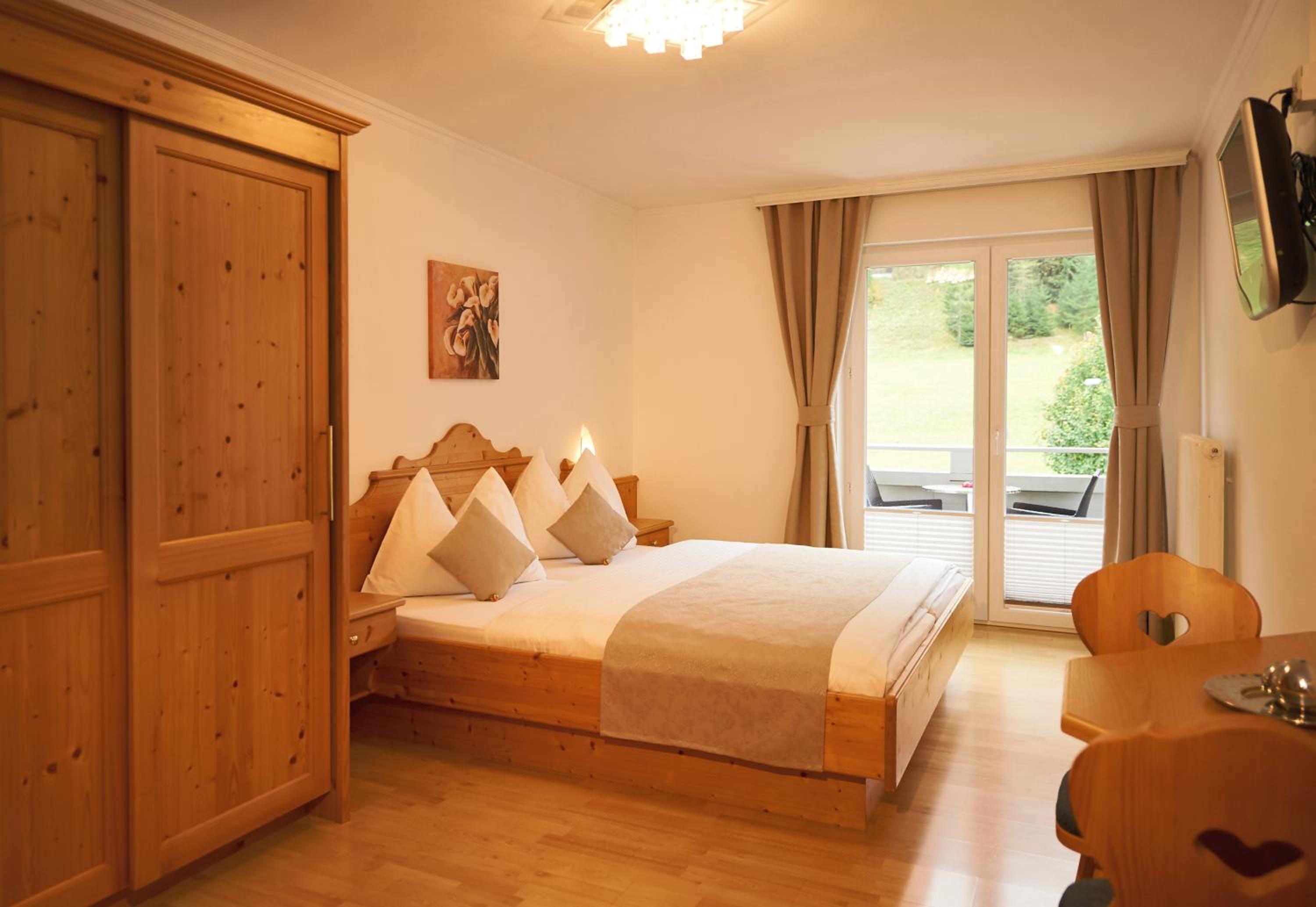 Two-Bedroom Apartment with Balcony photo 3