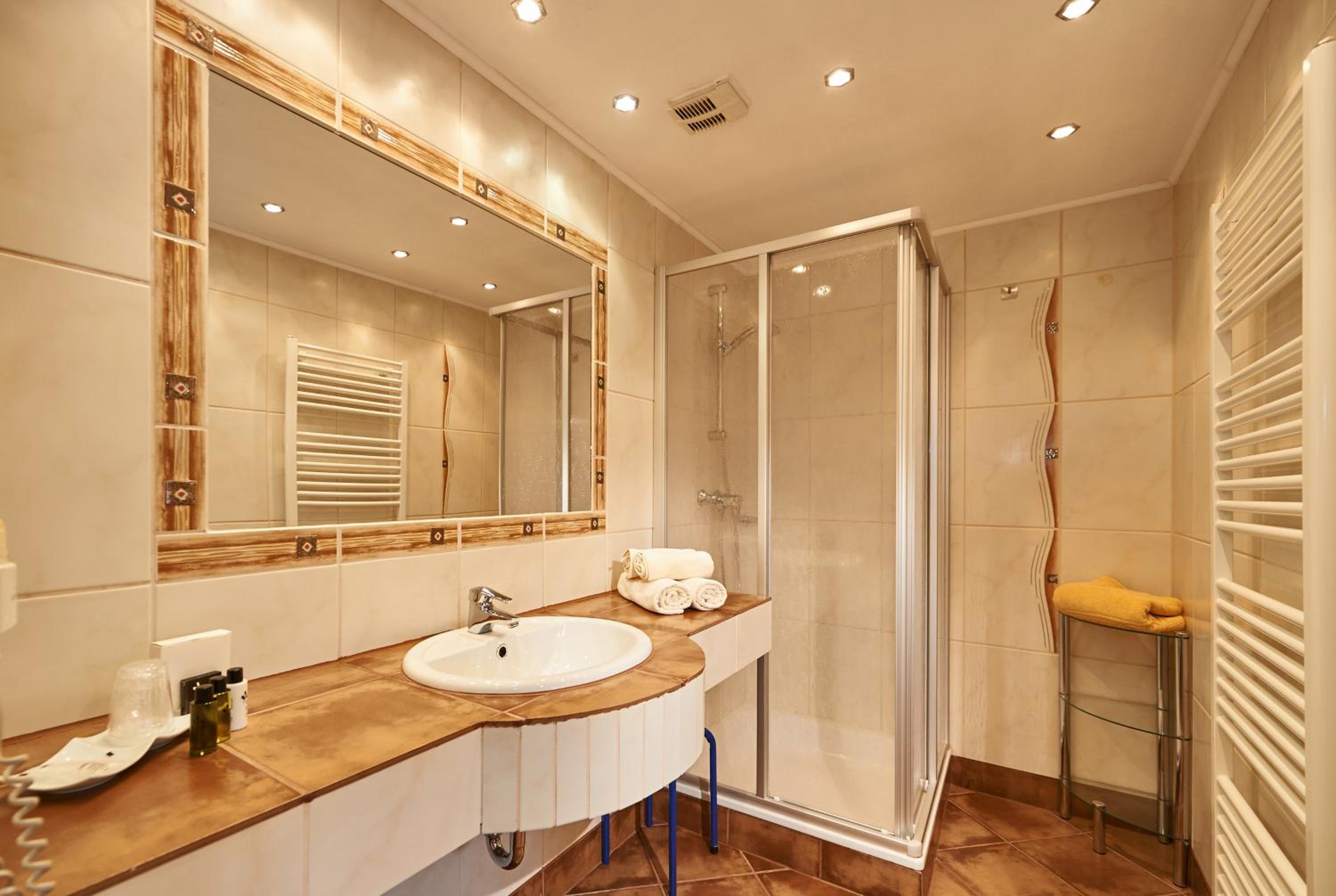 One-Bedroom Apartment with Balcony photo 3