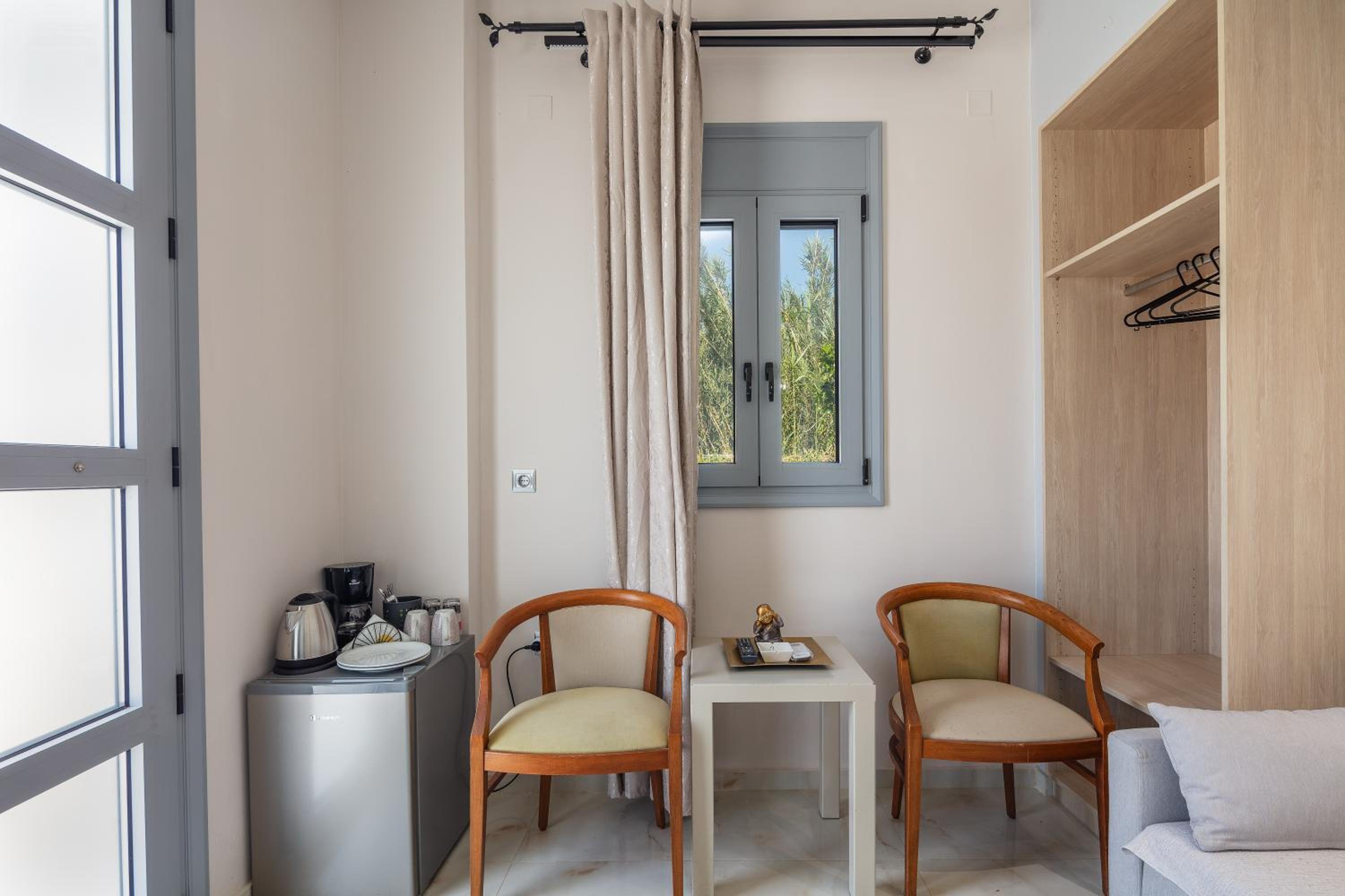 Deluxe Double Room with Shower photo 2