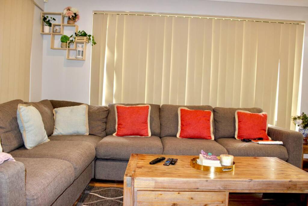 Four-Bedroom House photo 3