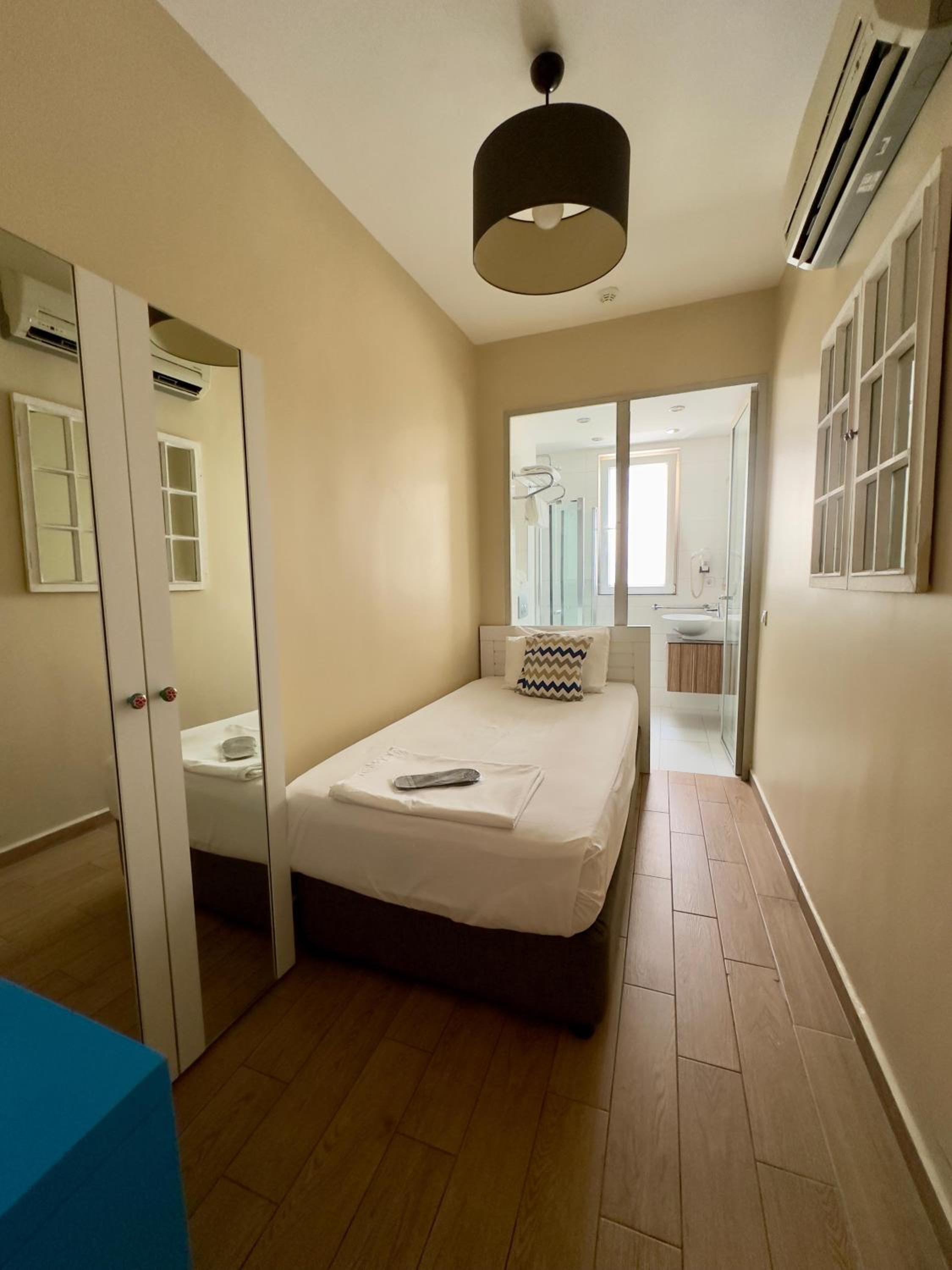 Single Room photo 2