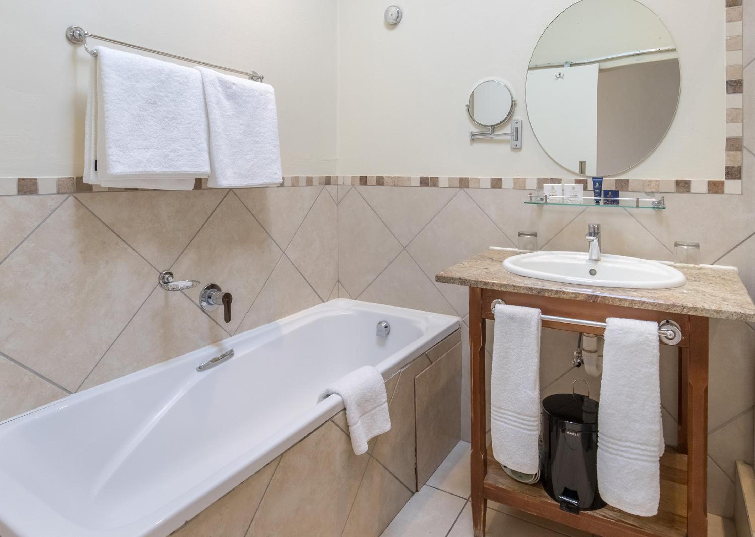 Deluxe Suite photo 3