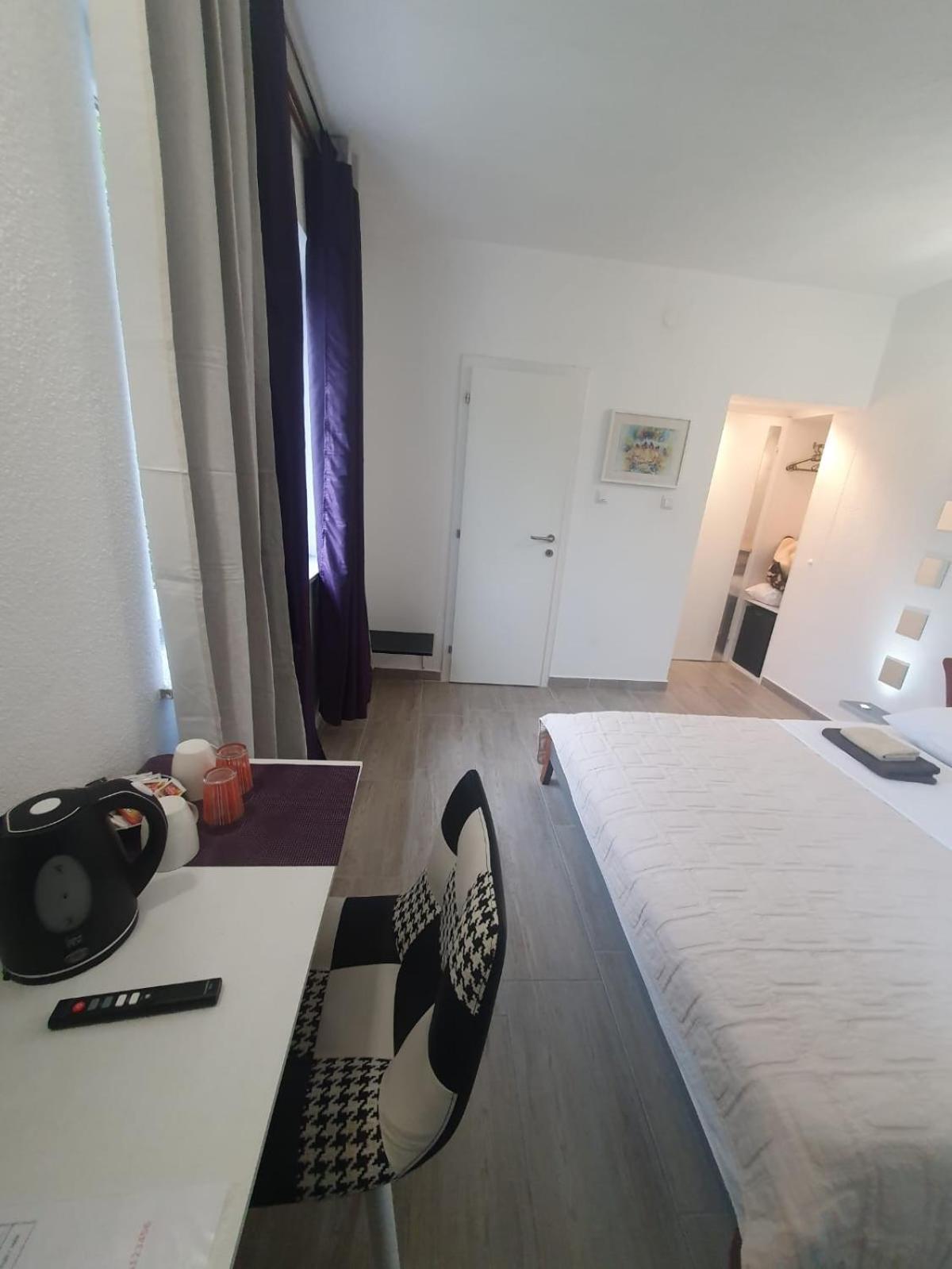 Double Room with Garden View - Photo 14