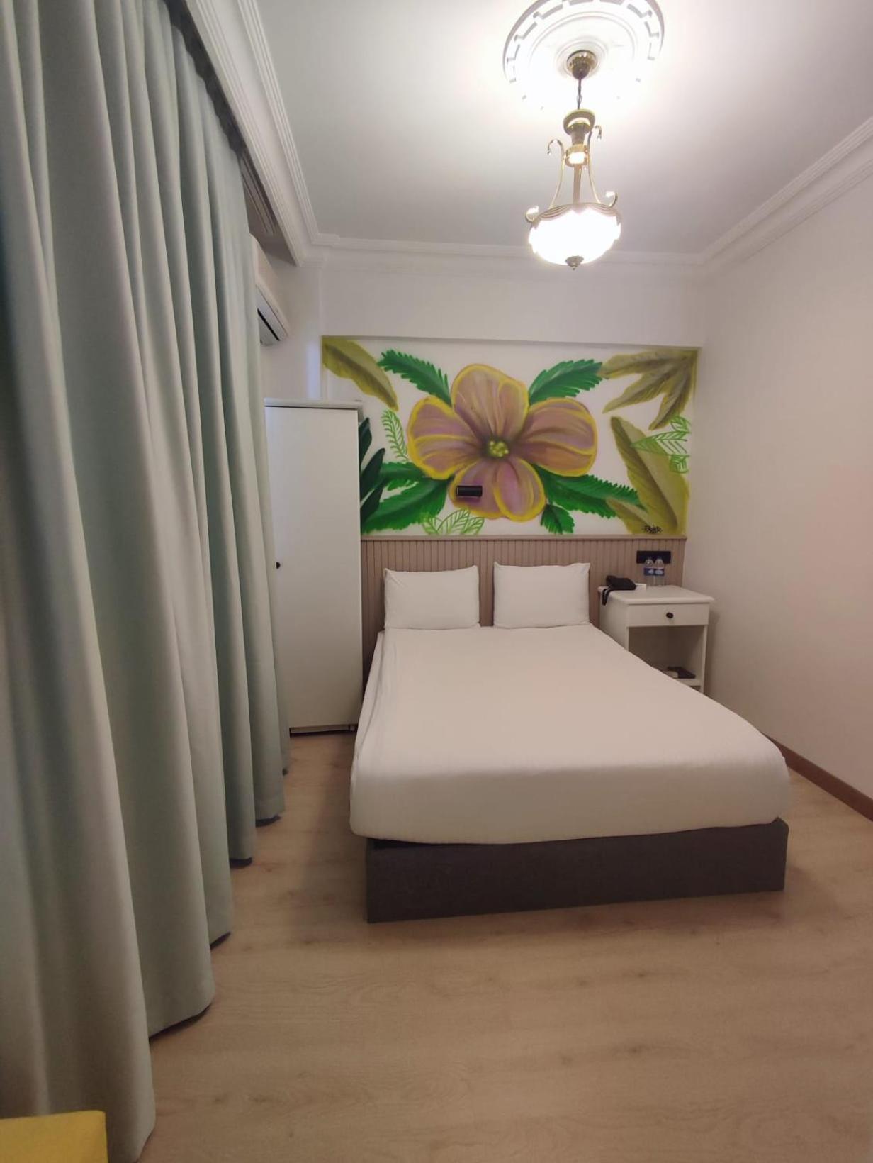 Budget Double Room - Photo 8