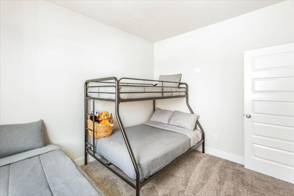 Four-Bedroom House photo 1