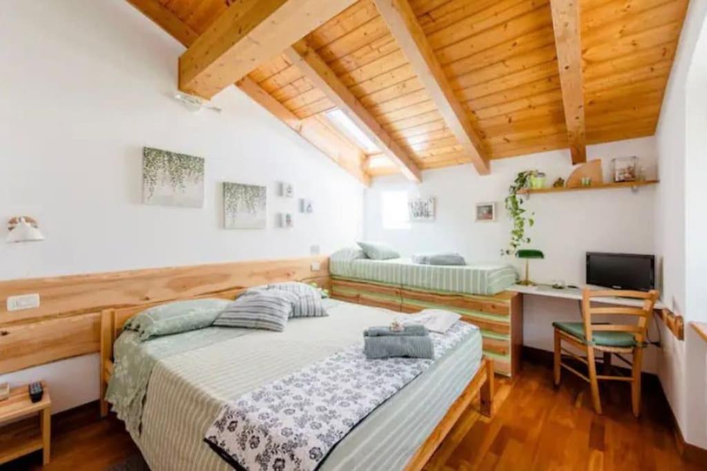 Double Room with Shared Bathroom photo 1