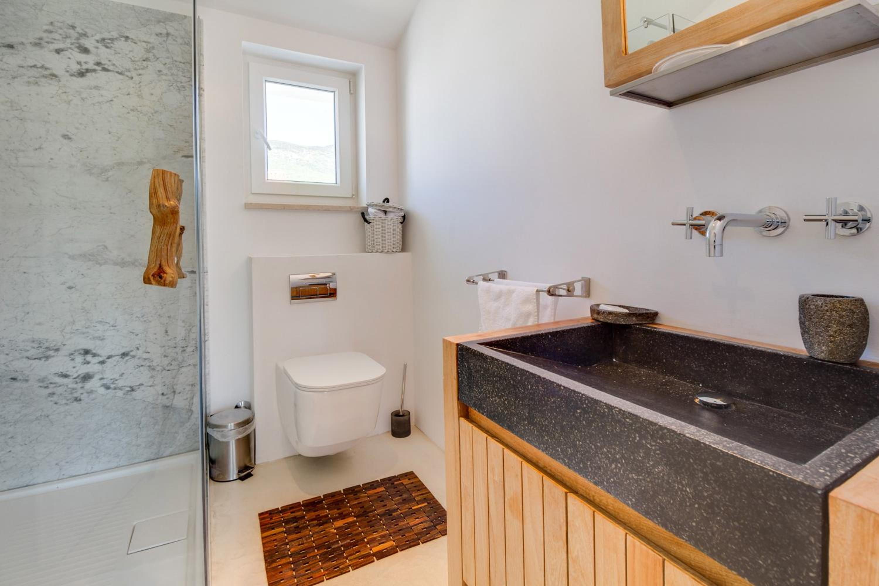 Three-Bedroom Apartment with Terrace photo 2
