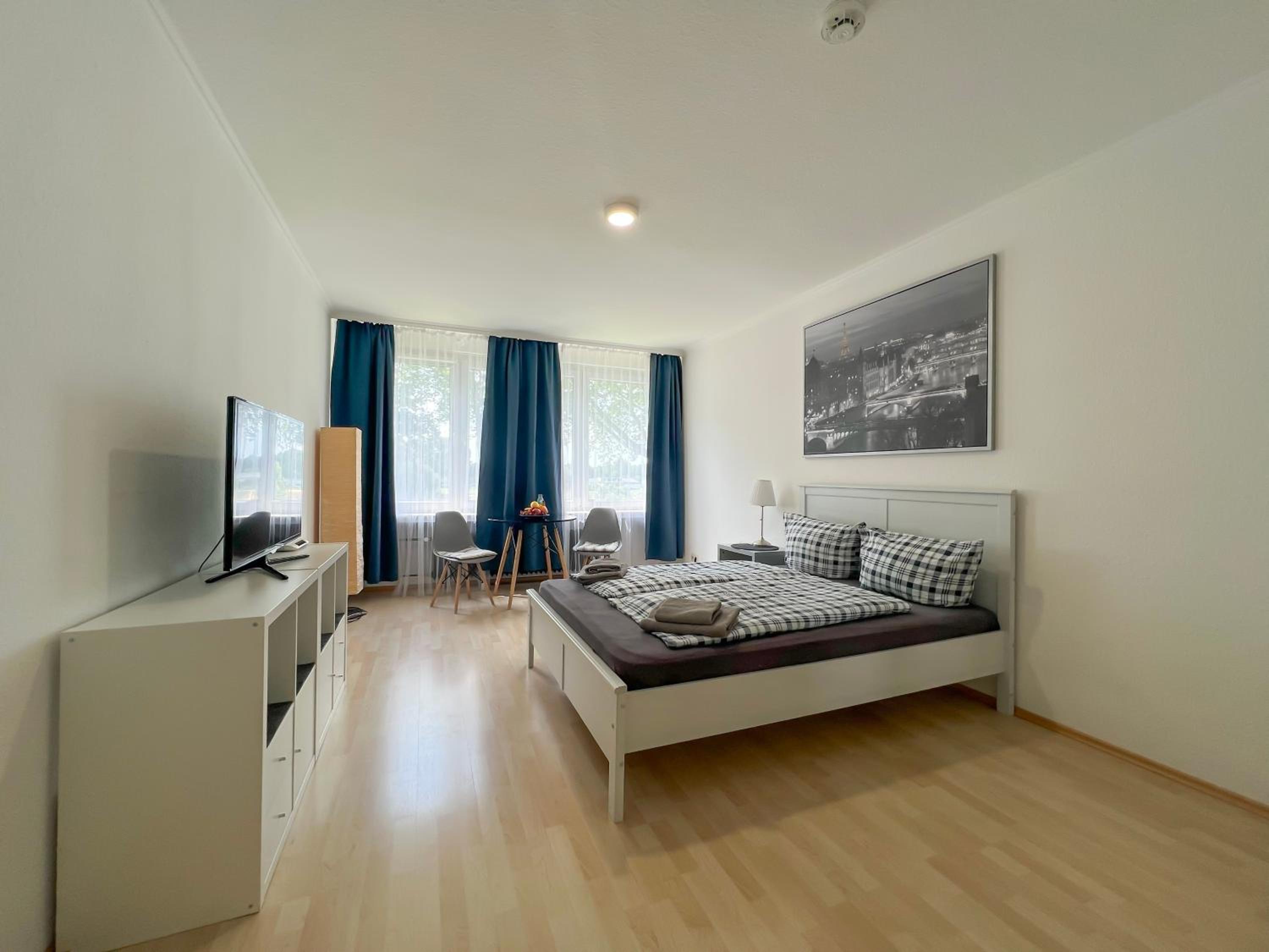 One-Bedroom Apartment - Photo 1