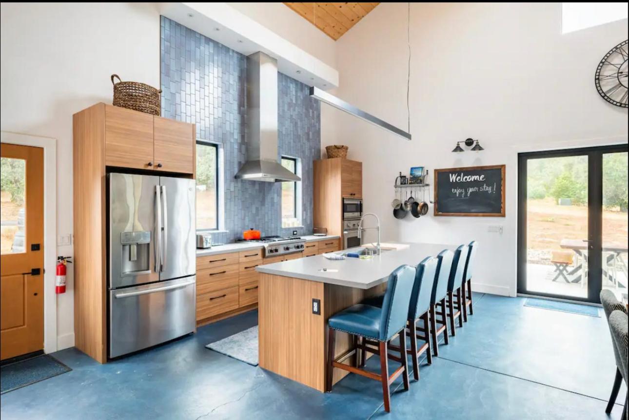 Three-Bedroom House photo 2
