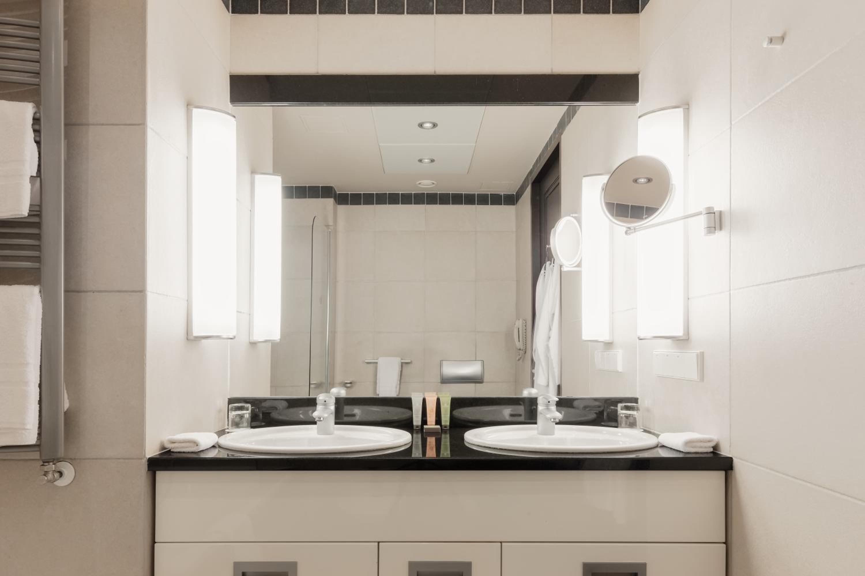 Apartment Suite with Kitchenette - Photo 5