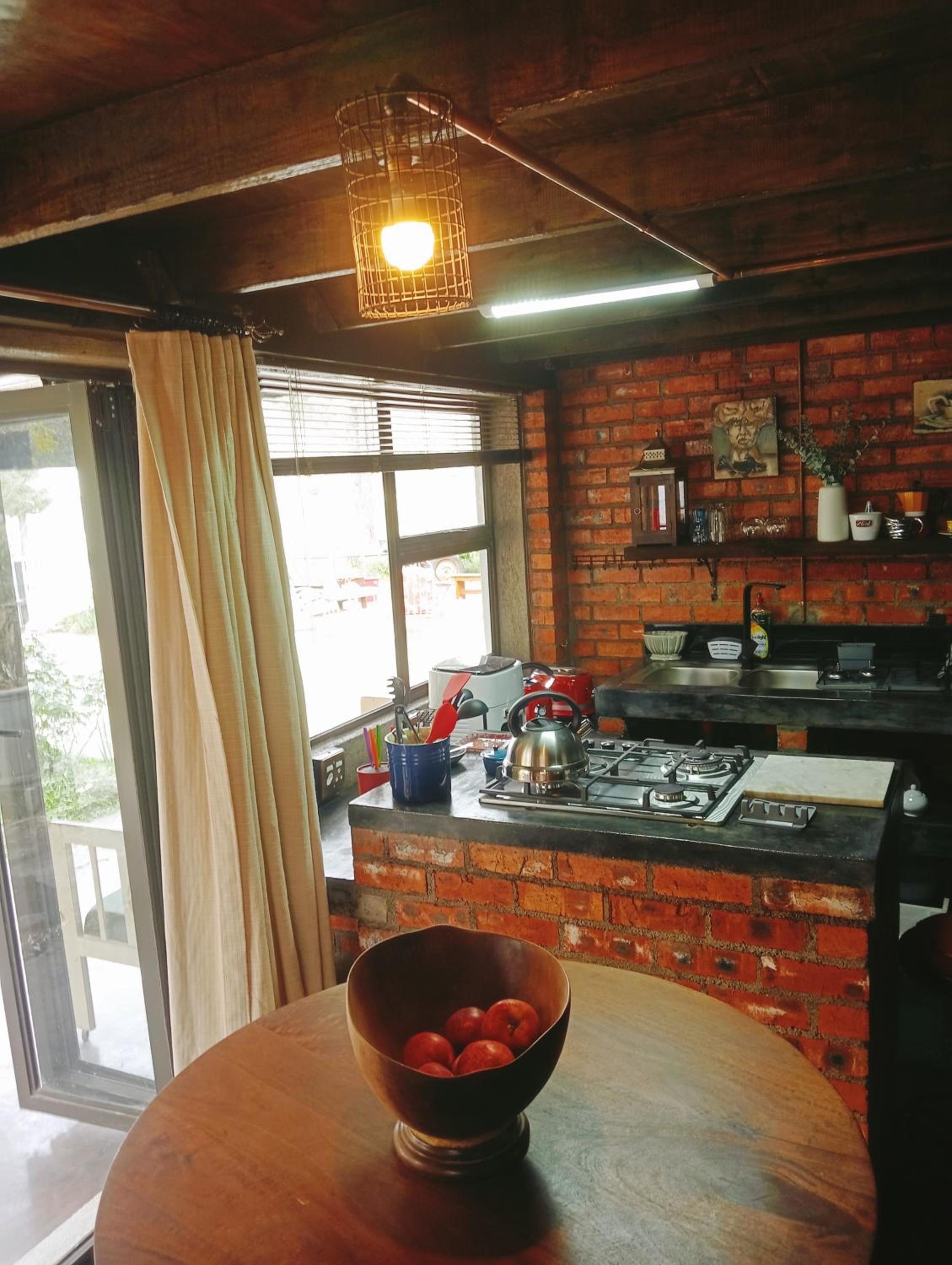 Studio with Balcony - Photo 3