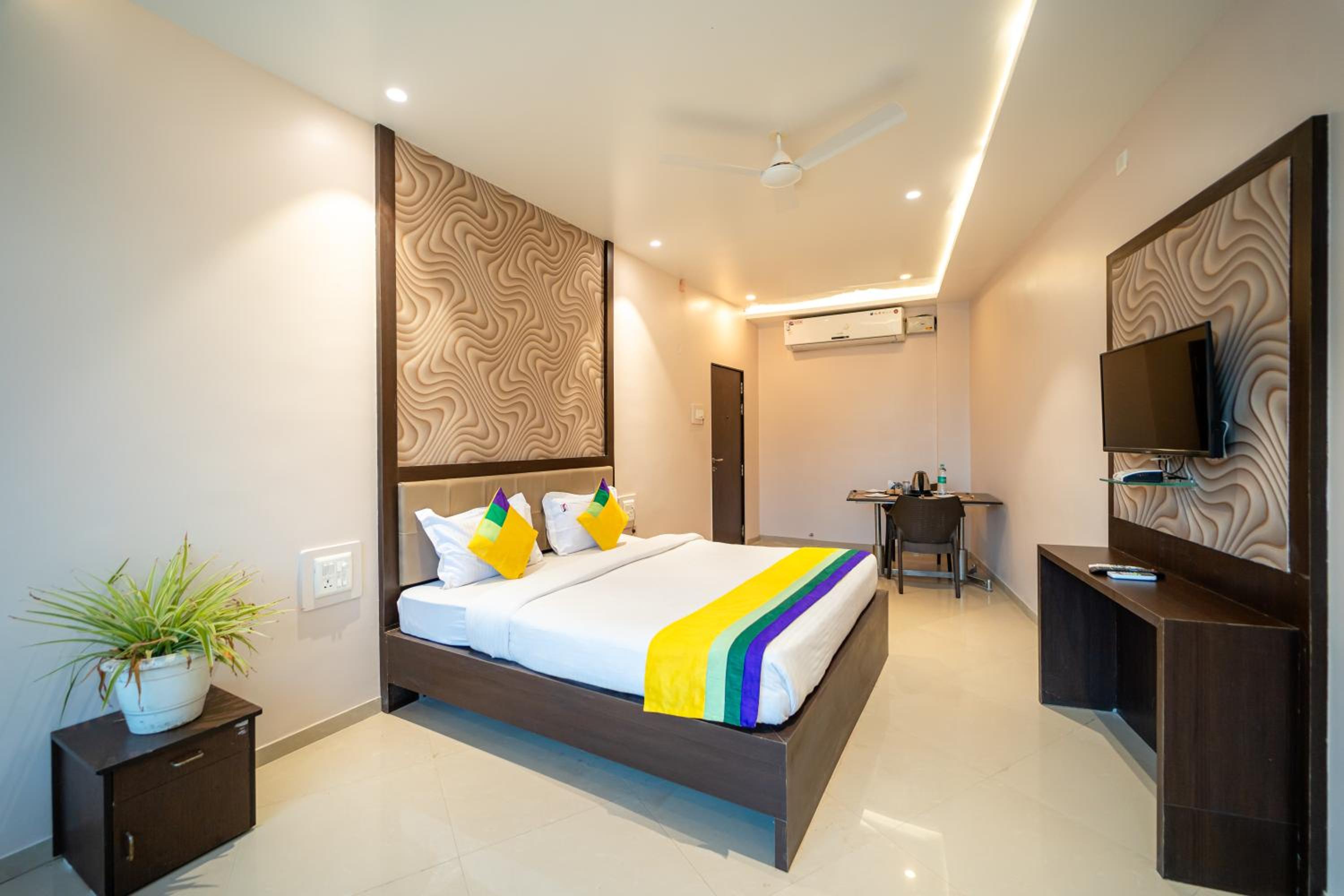 Deluxe Room - Photo 2