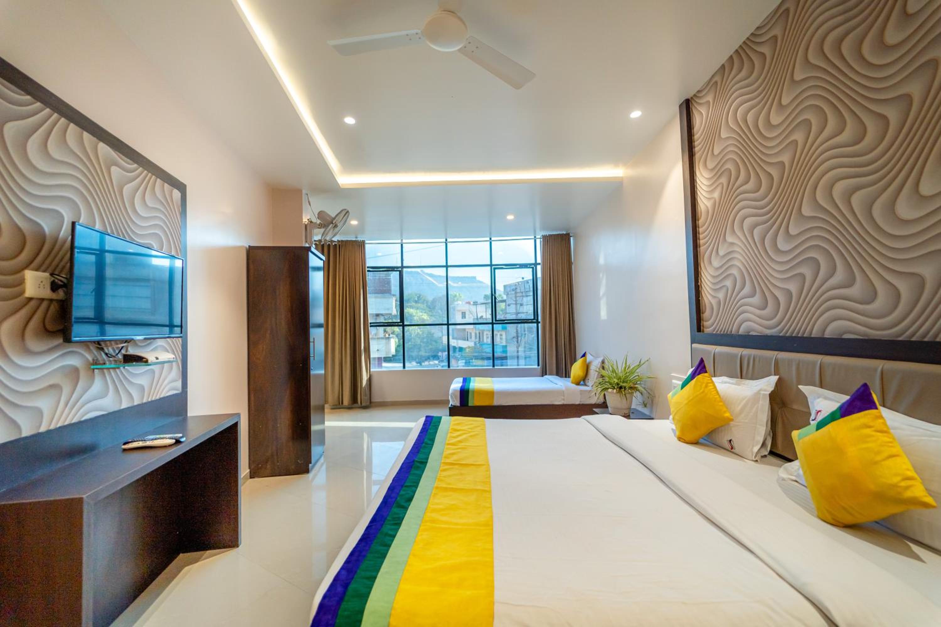 Deluxe Room - Photo 4