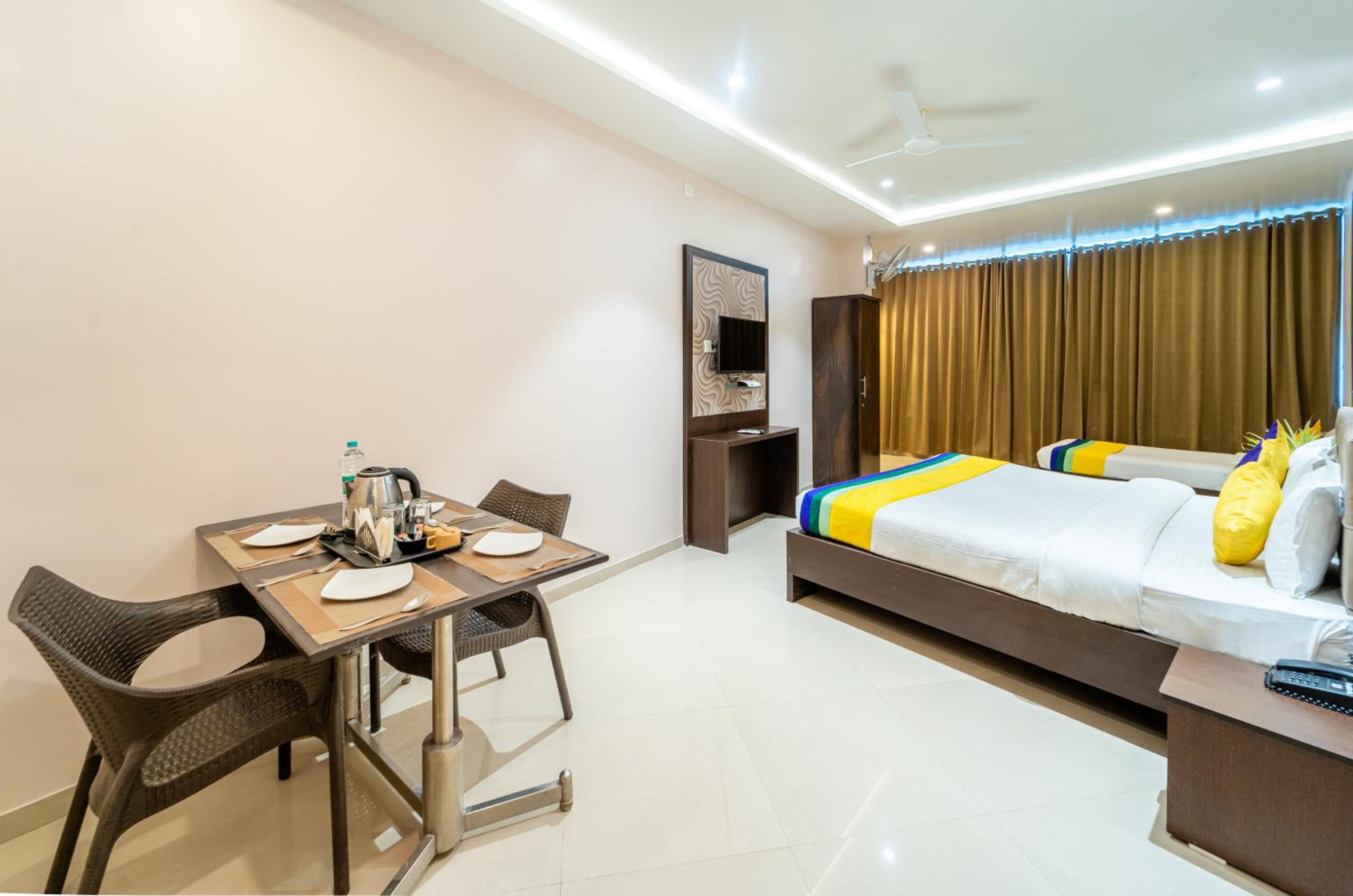 Deluxe Room - Photo 5