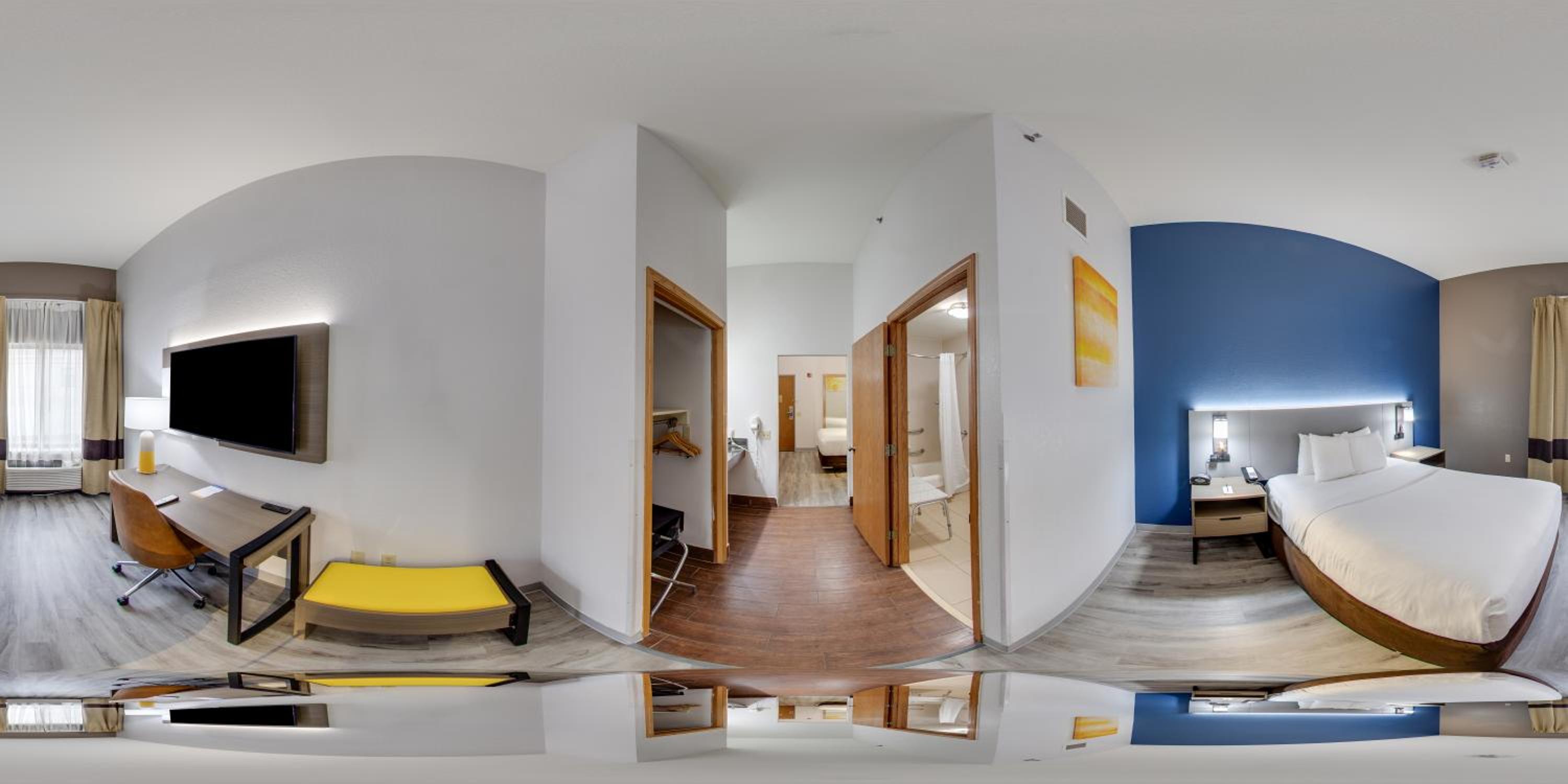 Queen Suite with Two Queen Beds - Accessible/Non-Smoking - Photo 6