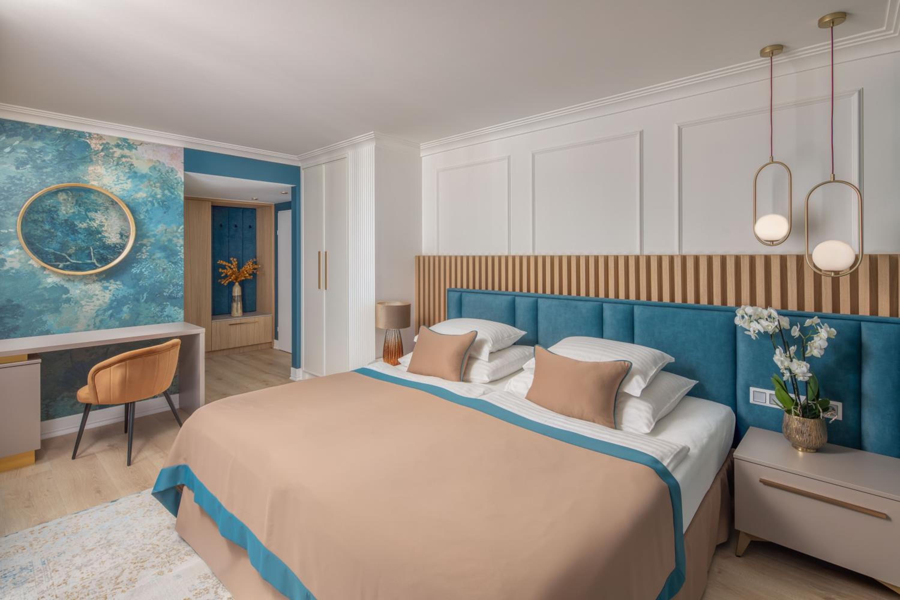 Deluxe Suite with Spa Bath - Photo 7