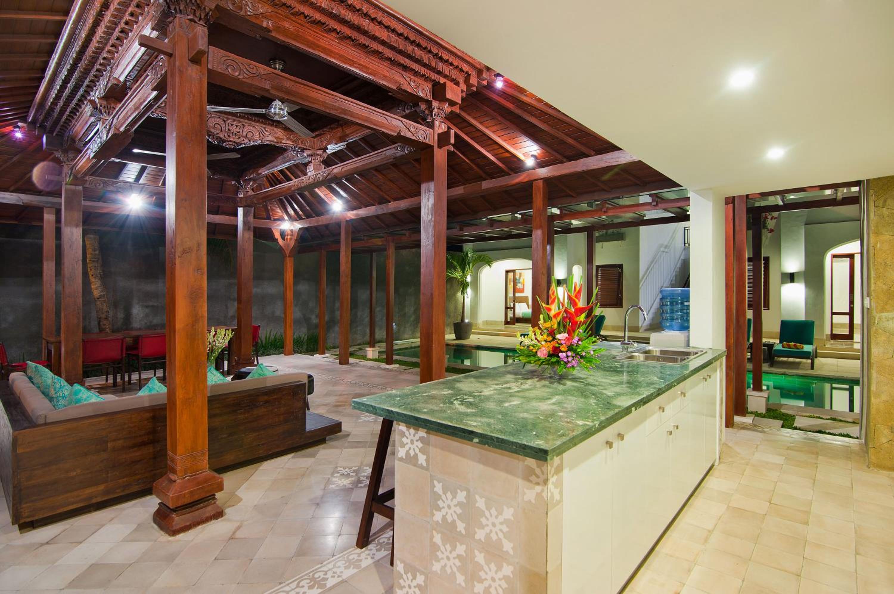 Villa photo 2