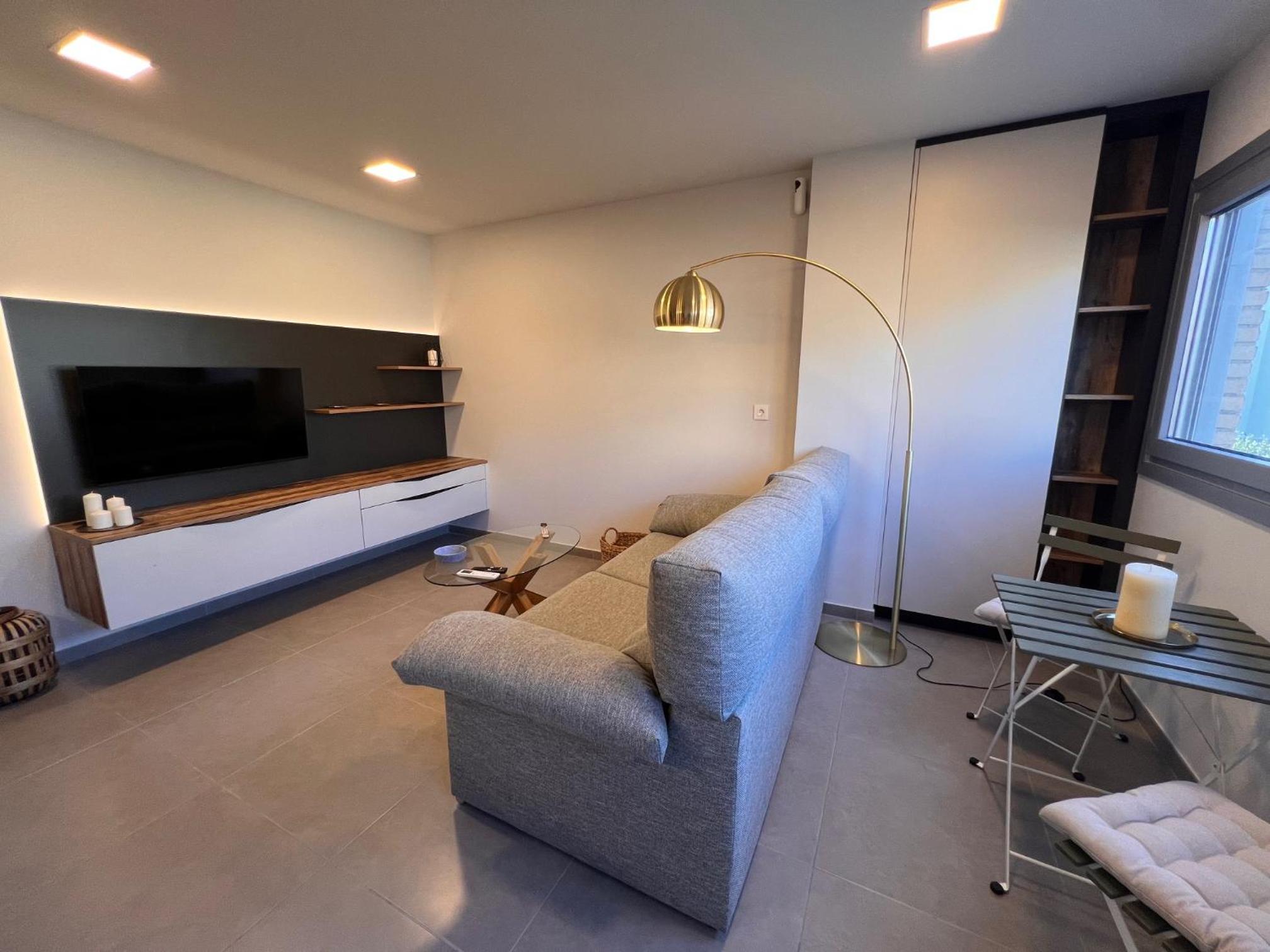One-Bedroom Apartment photo 2