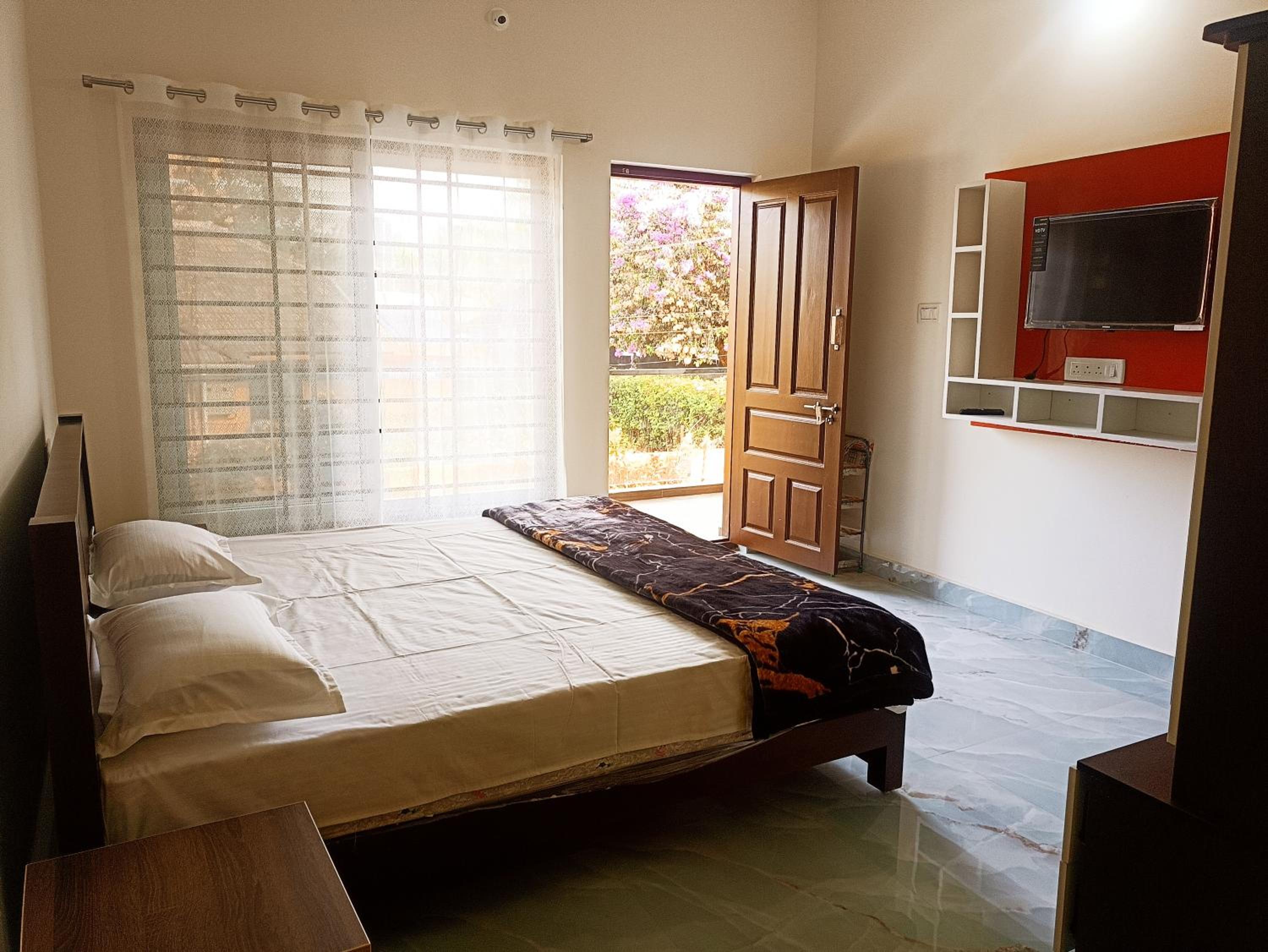 Deluxe King Room photo 2