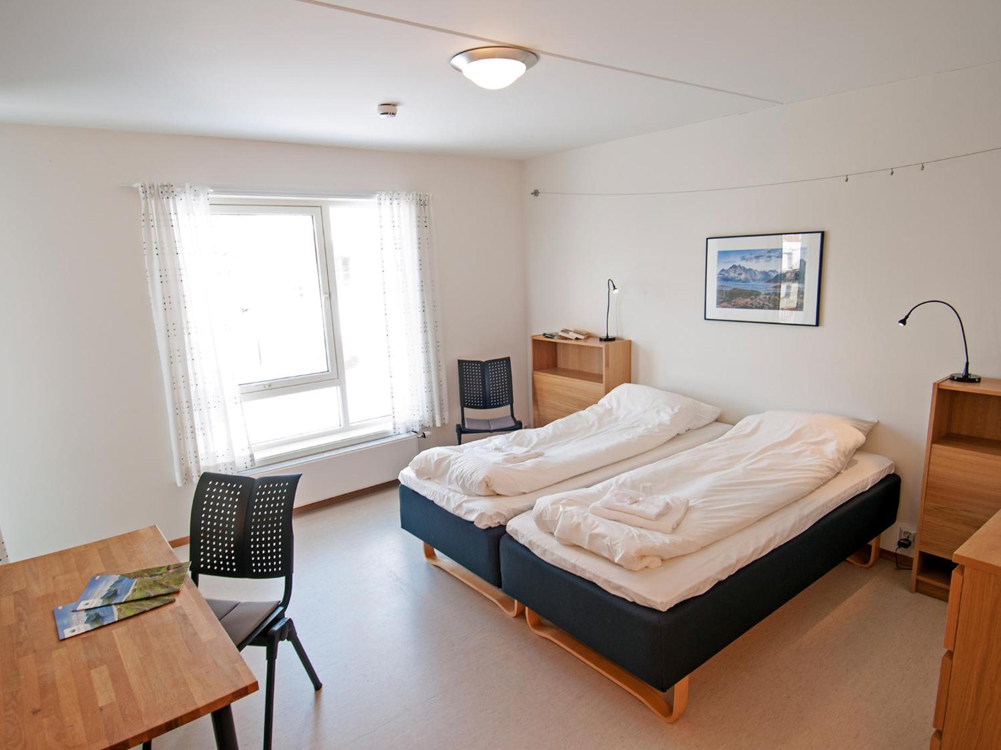Twin Room with Private Bathroom - Photo 4