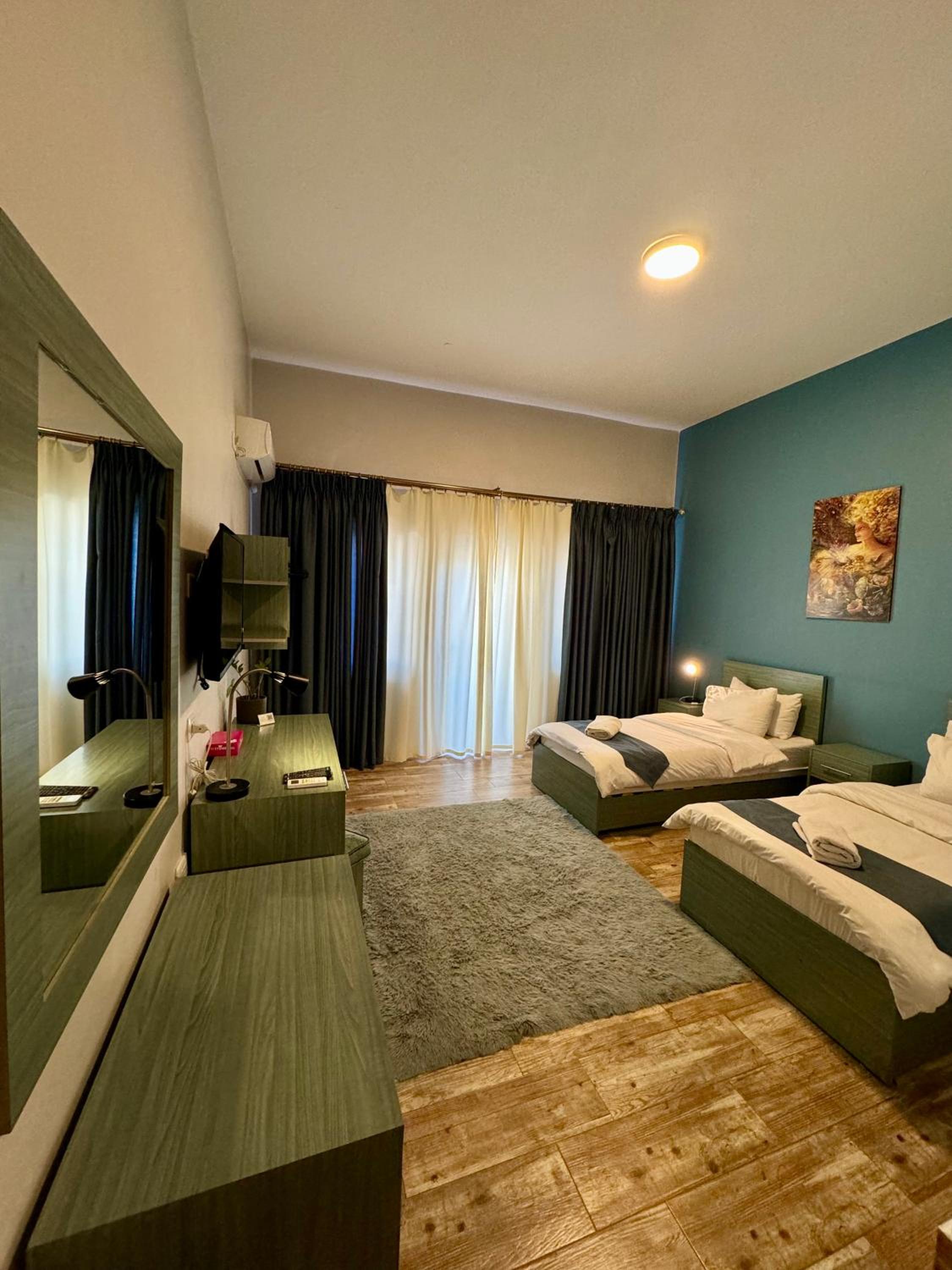 Deluxe Double Room with Balcony - Photo 10