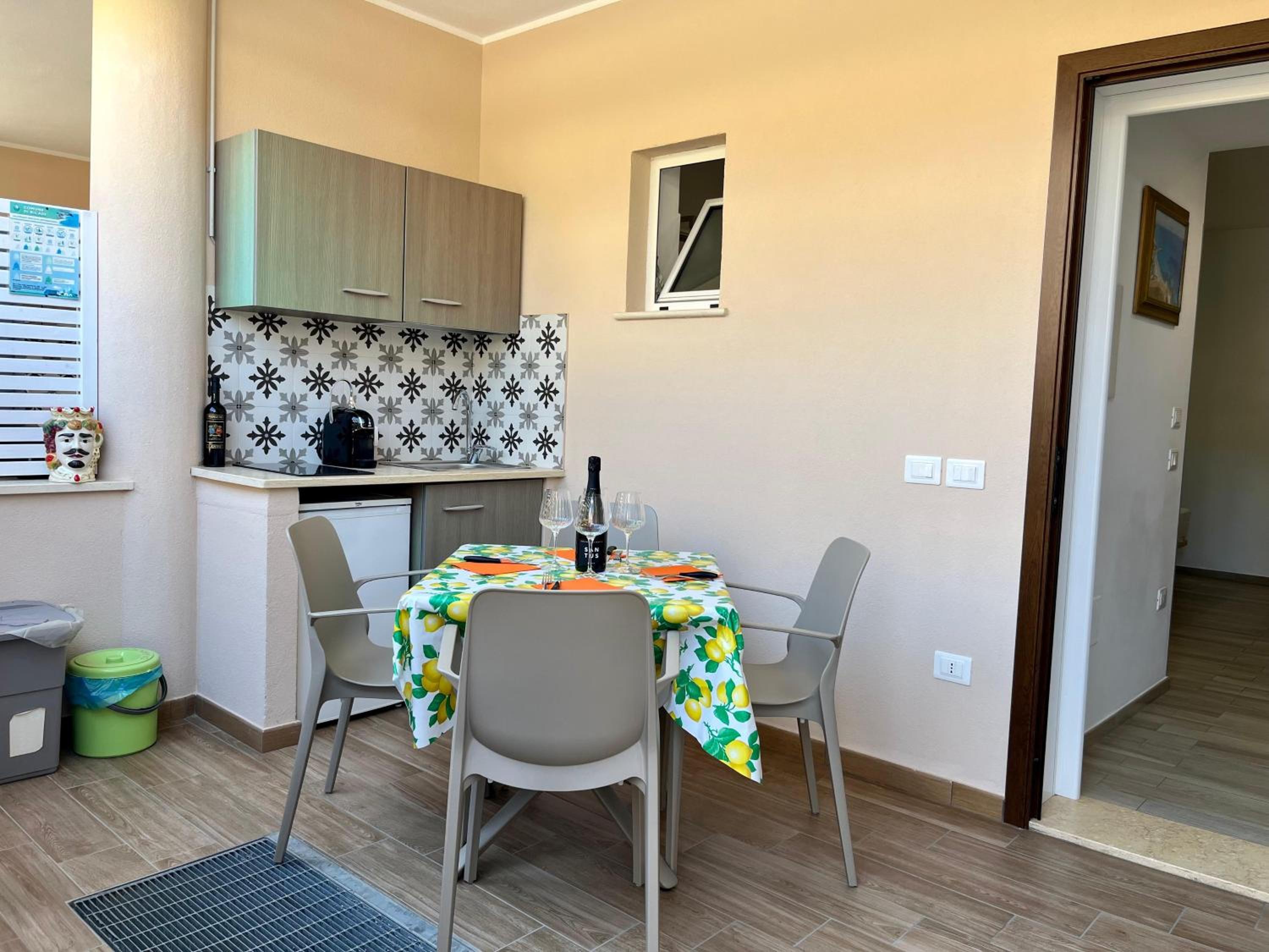 Apartment with Terrace - Photo 12