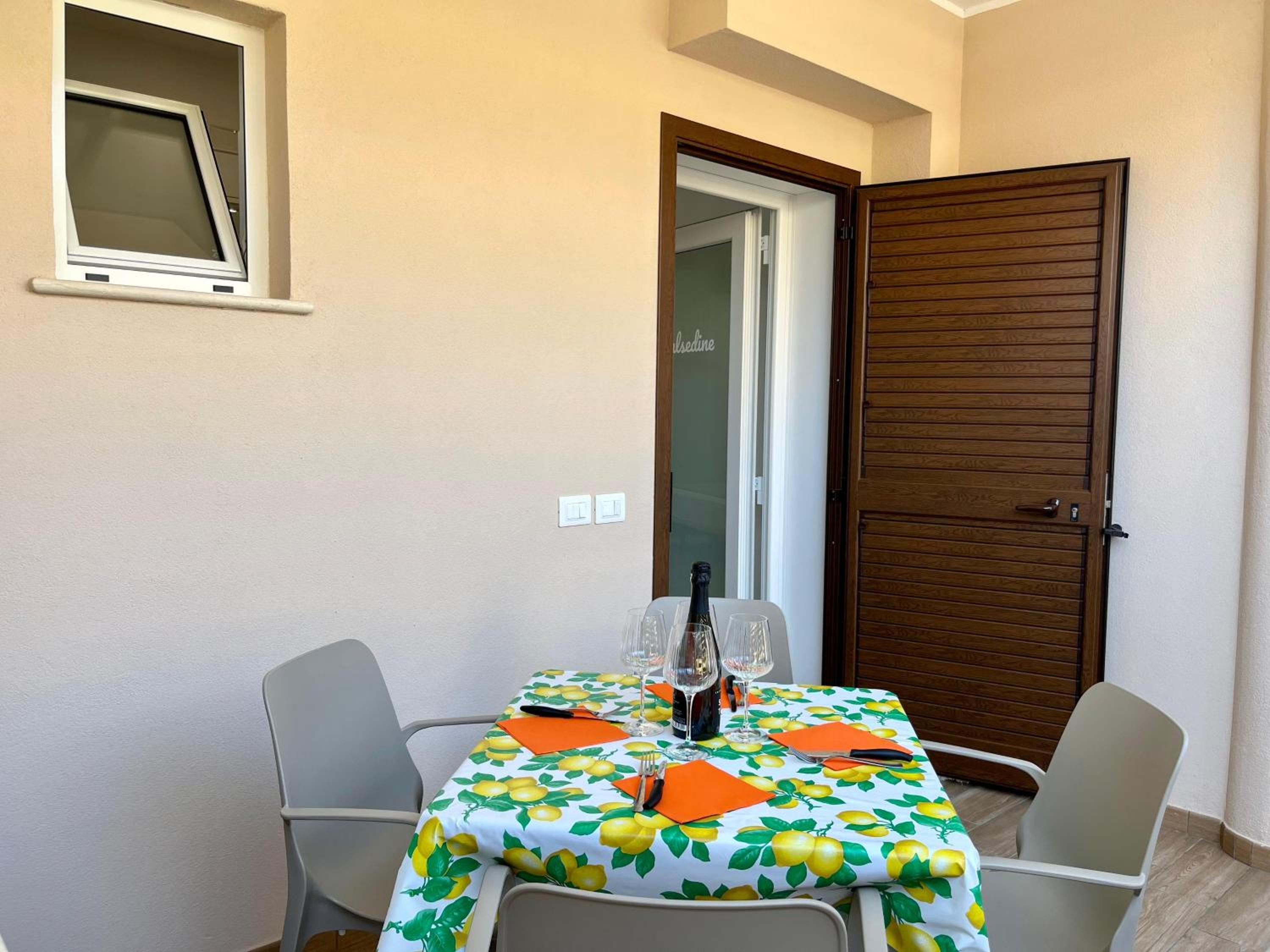 Apartment with Terrace - Photo 11