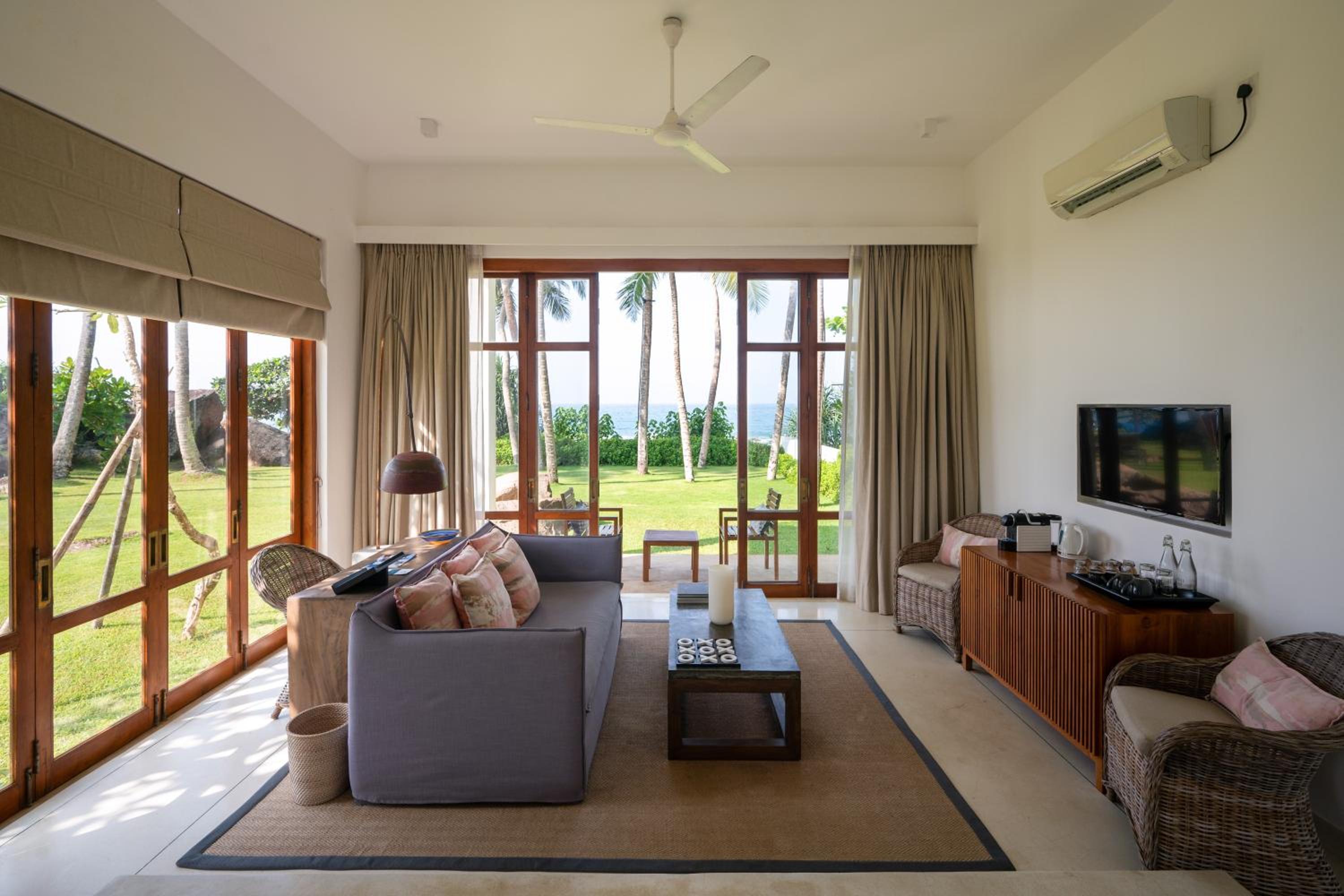 Deluxe Suite with Sea View photo 1
