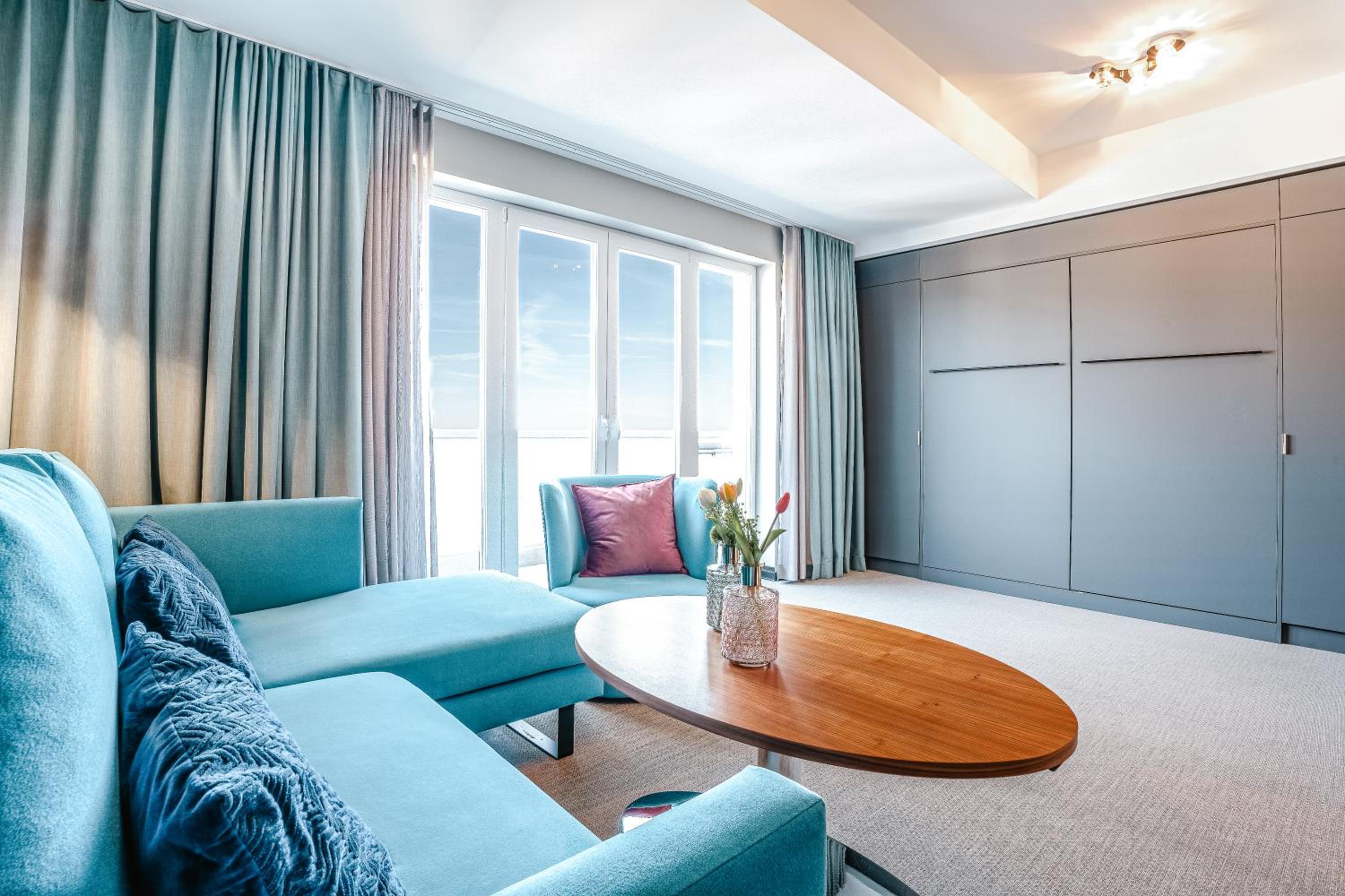 Deluxe Penthouse Suite with Sea View thumbnail 5