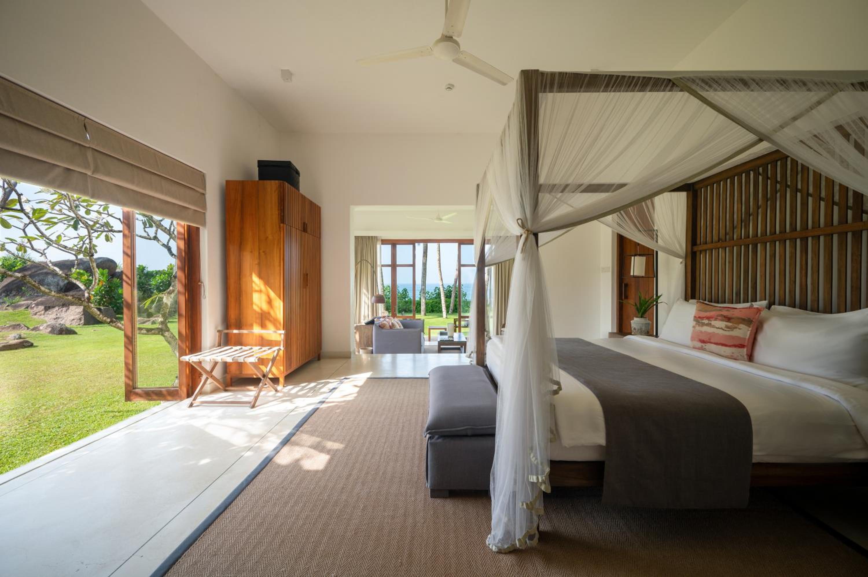 Deluxe Suite with Sea View photo 3