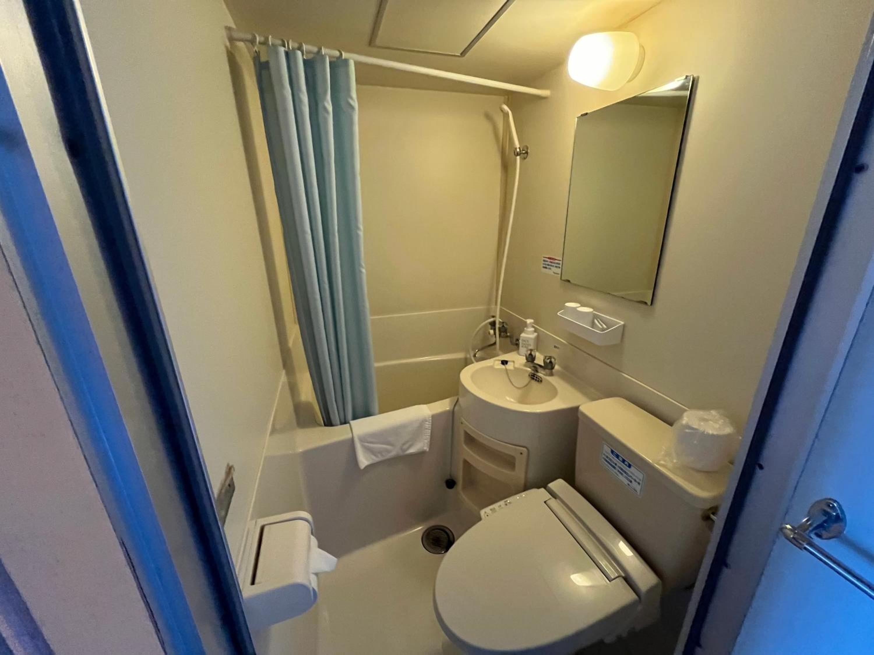 Large Twin Room - Non-Smoking photo 2