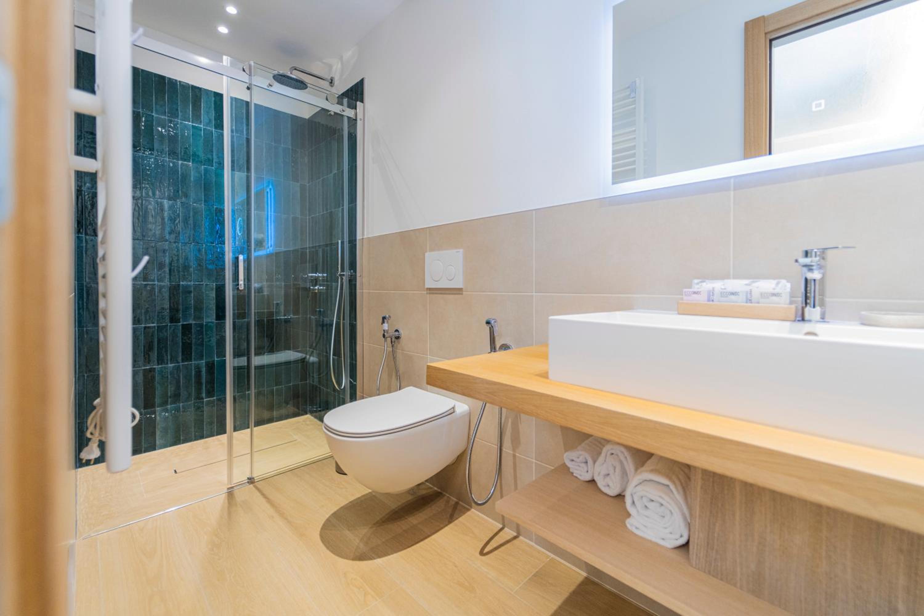 Double or Twin Room with Private Bathroom photo 3
