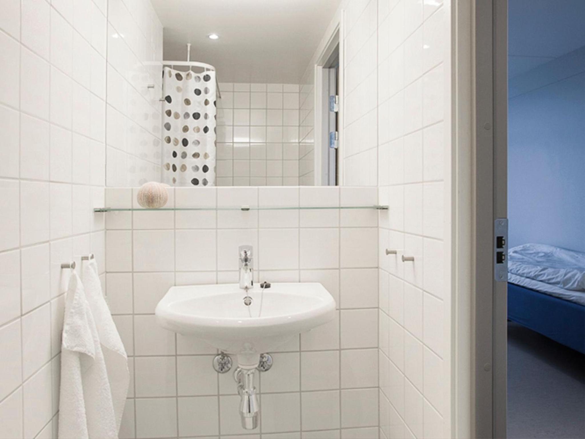 Twin Room with Private Bathroom - Photo 5