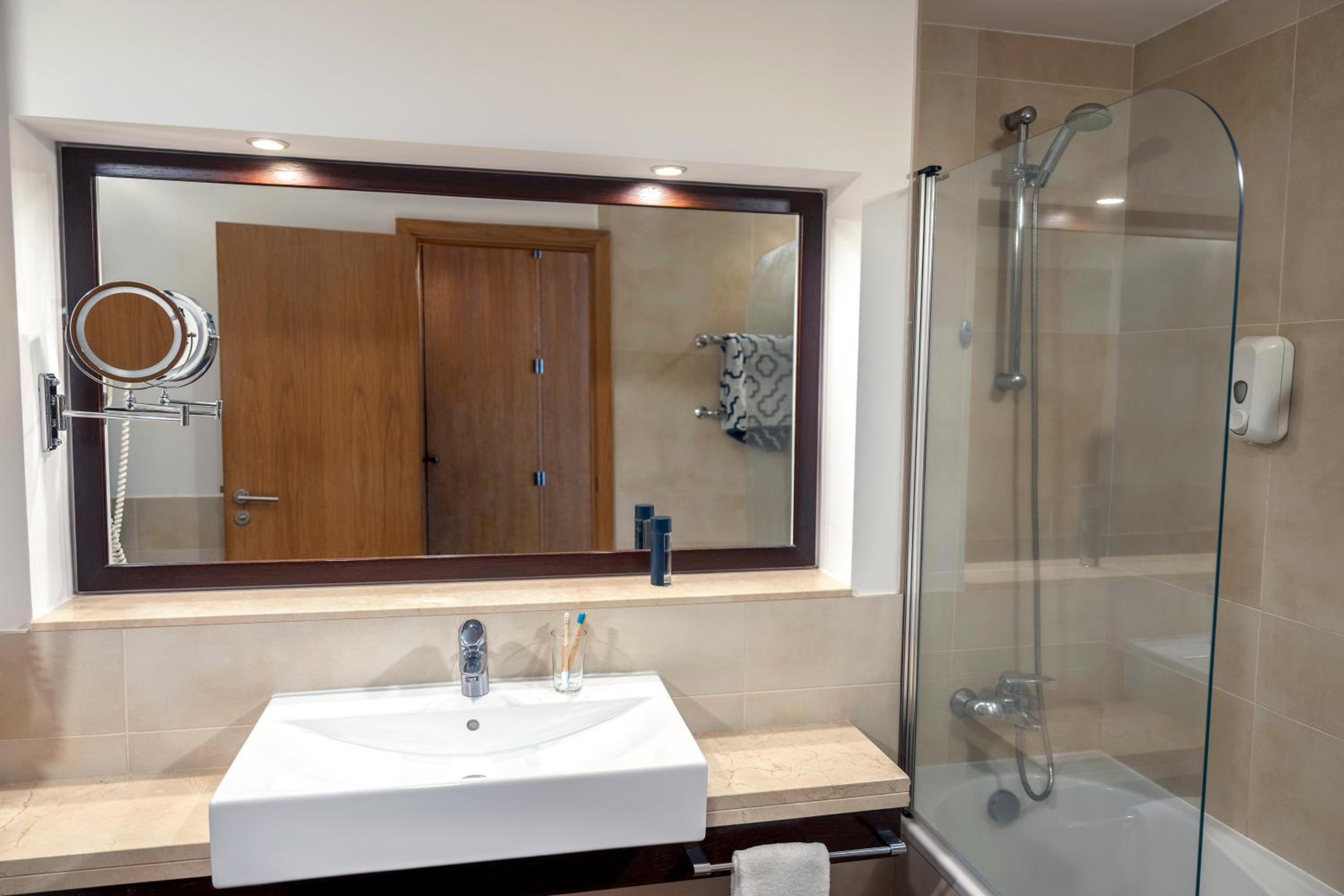 Double Room with Sea View - Photo 6