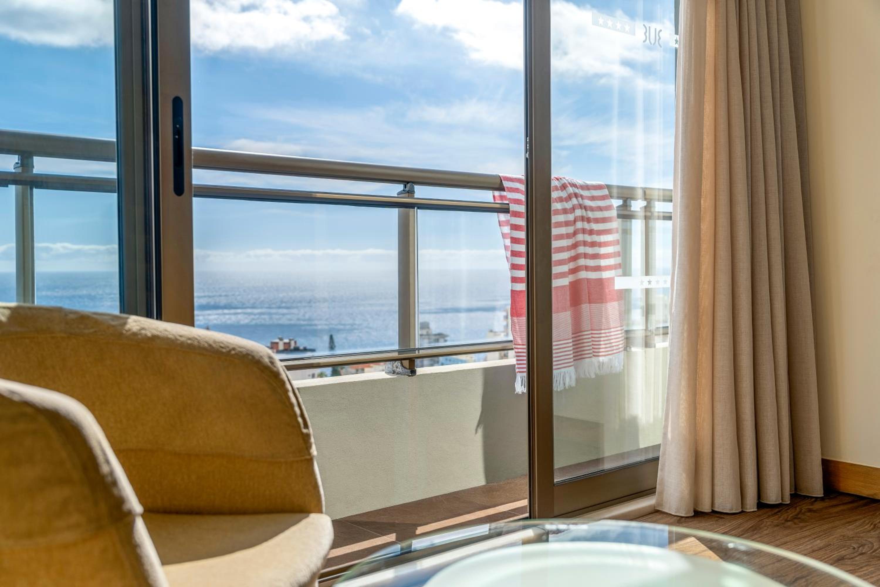 Double Room with Sea View - Photo 4