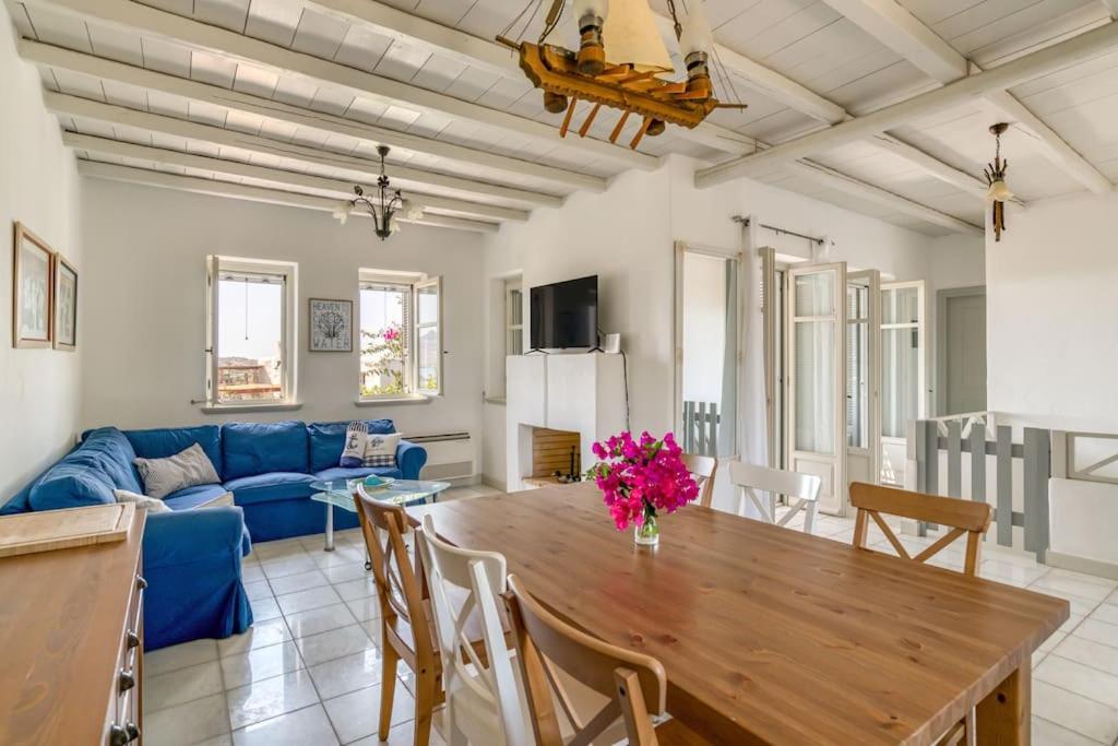 Three-Bedroom House photo 1