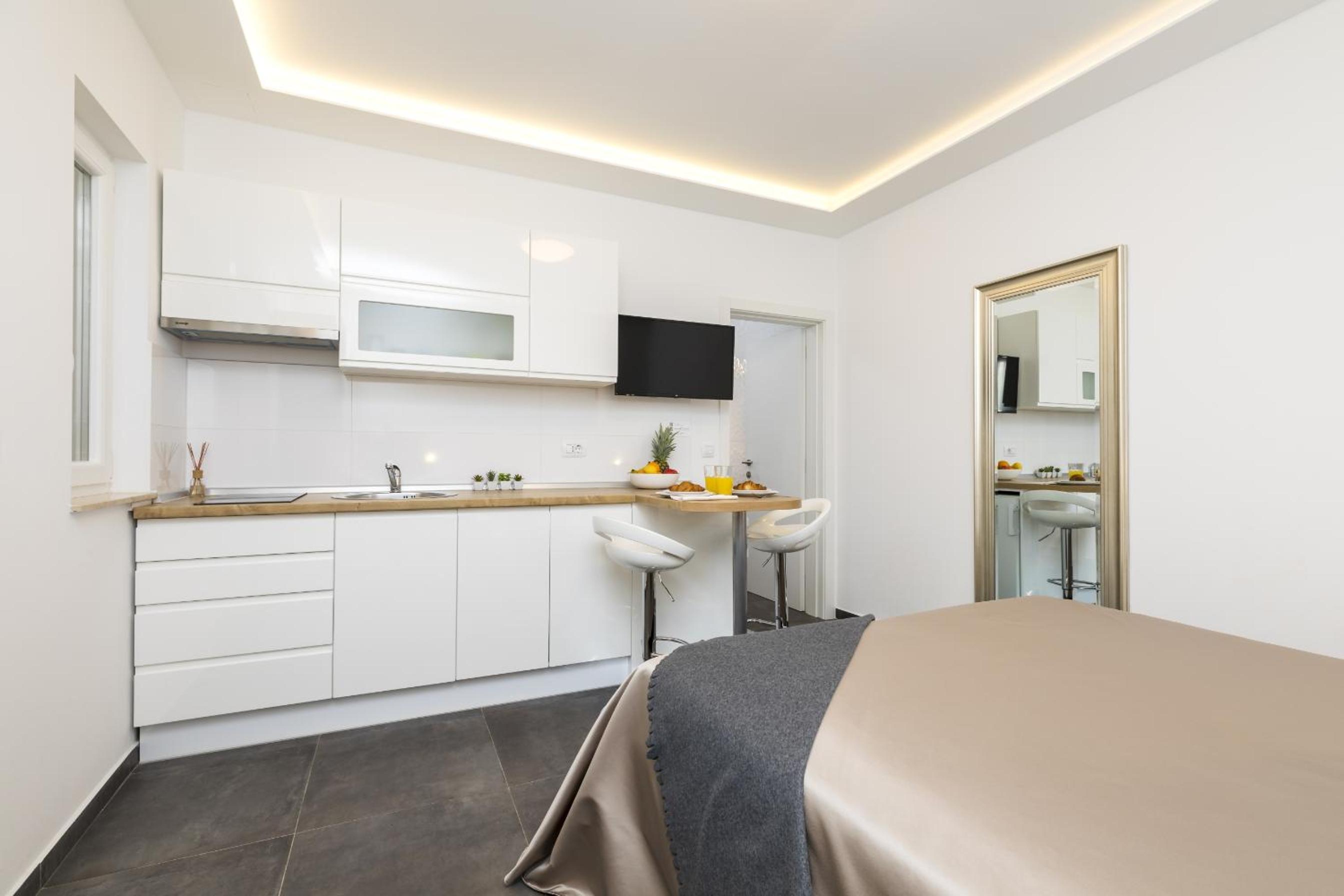 Studio Apartment photo 1