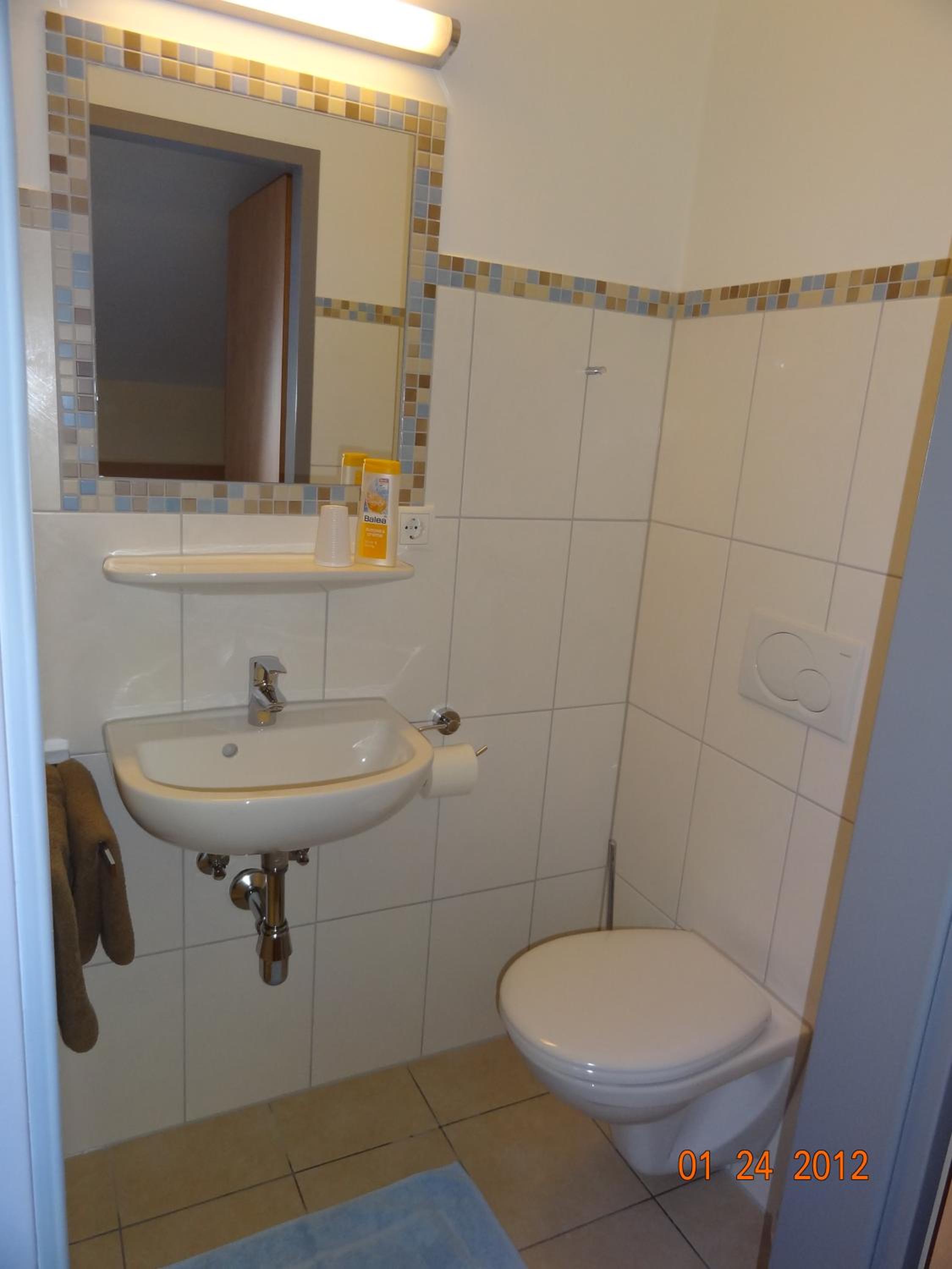 Single Room with Bathroom photo 3