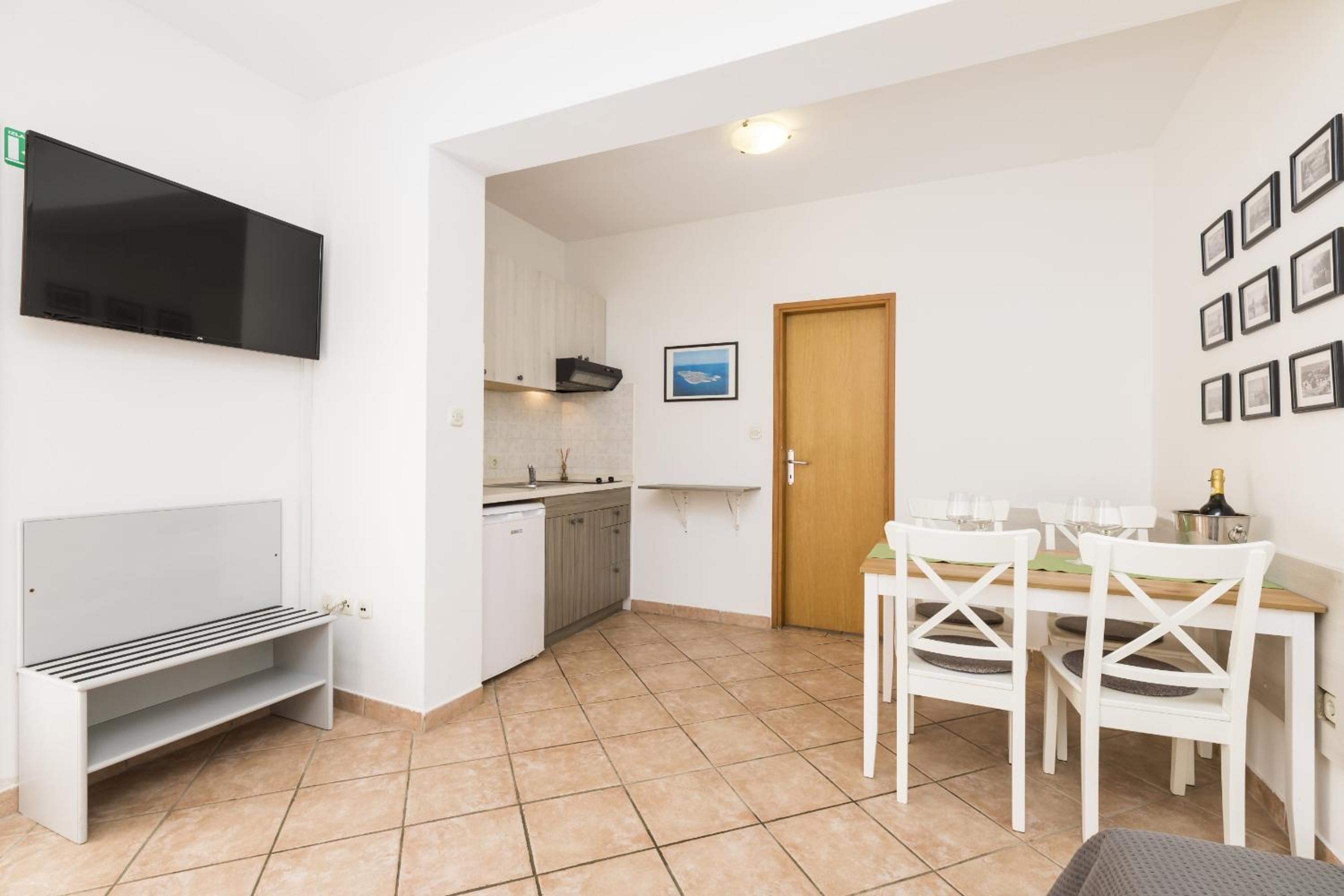 Apartment with Terrace photo 2
