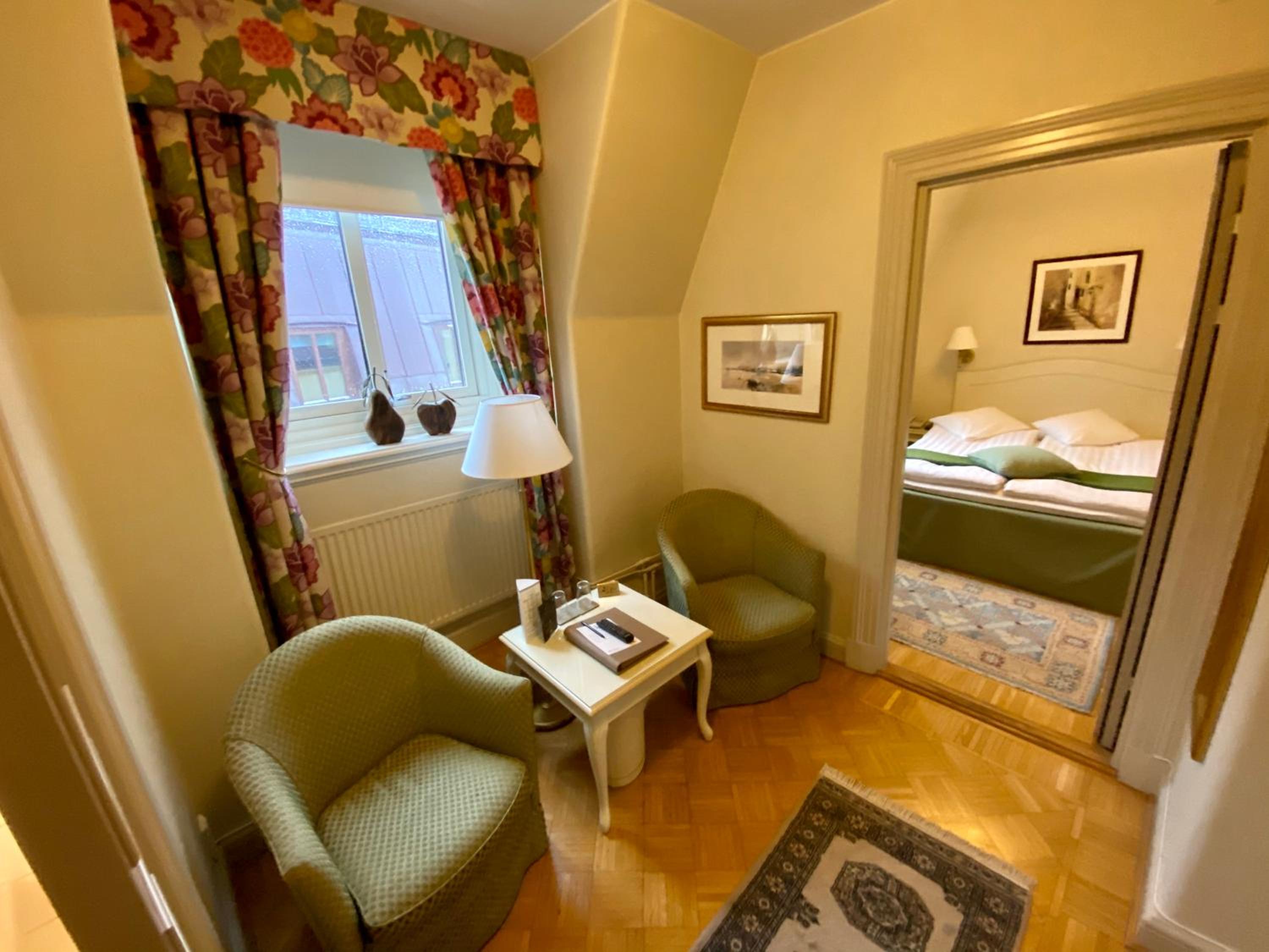 Standard Double or Twin Room - Photo 4