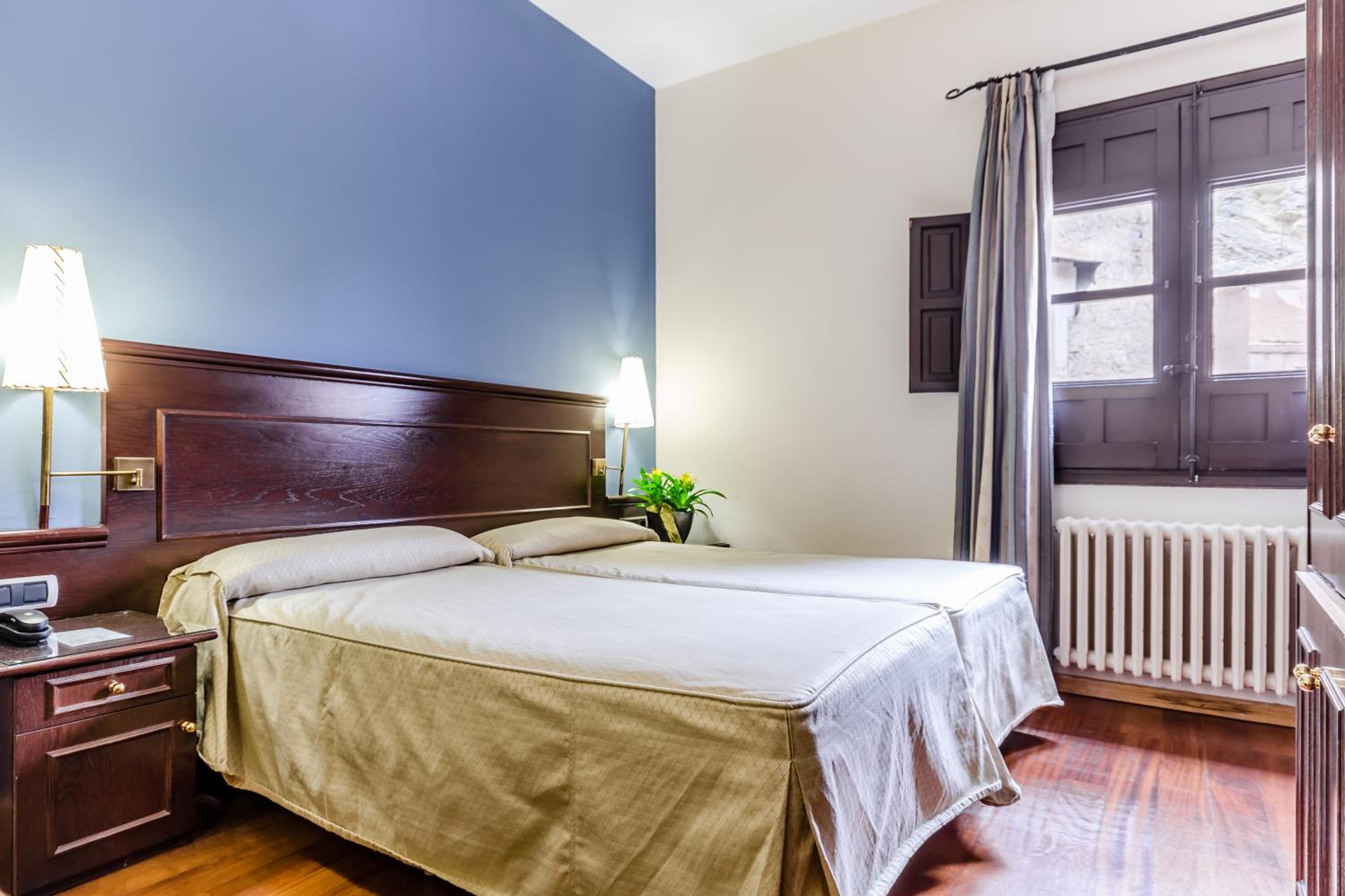 Double or Twin Room - Photo 1
