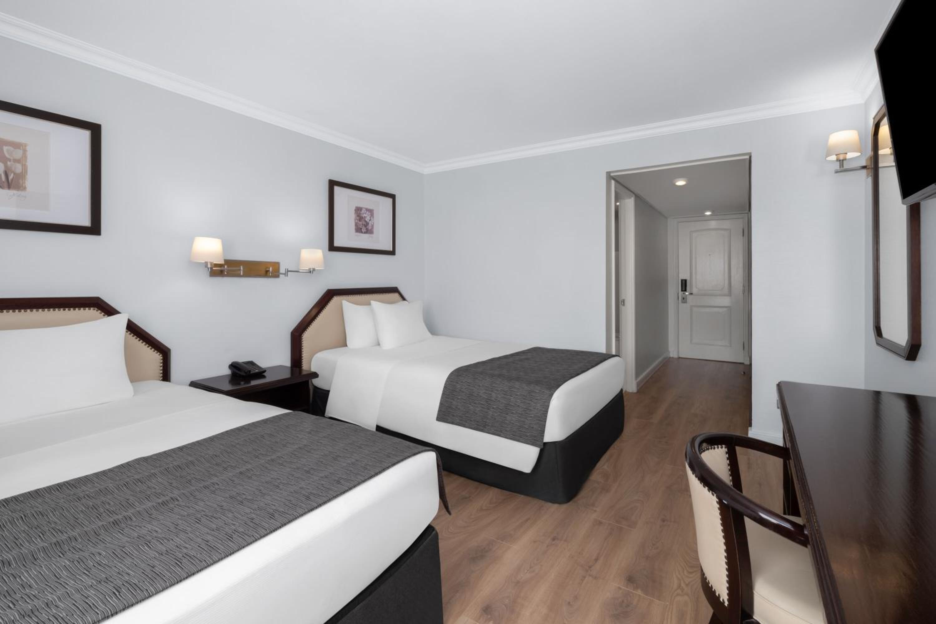 Accessible Queen Room with Two Queen Beds, Non-Smoking photo 2