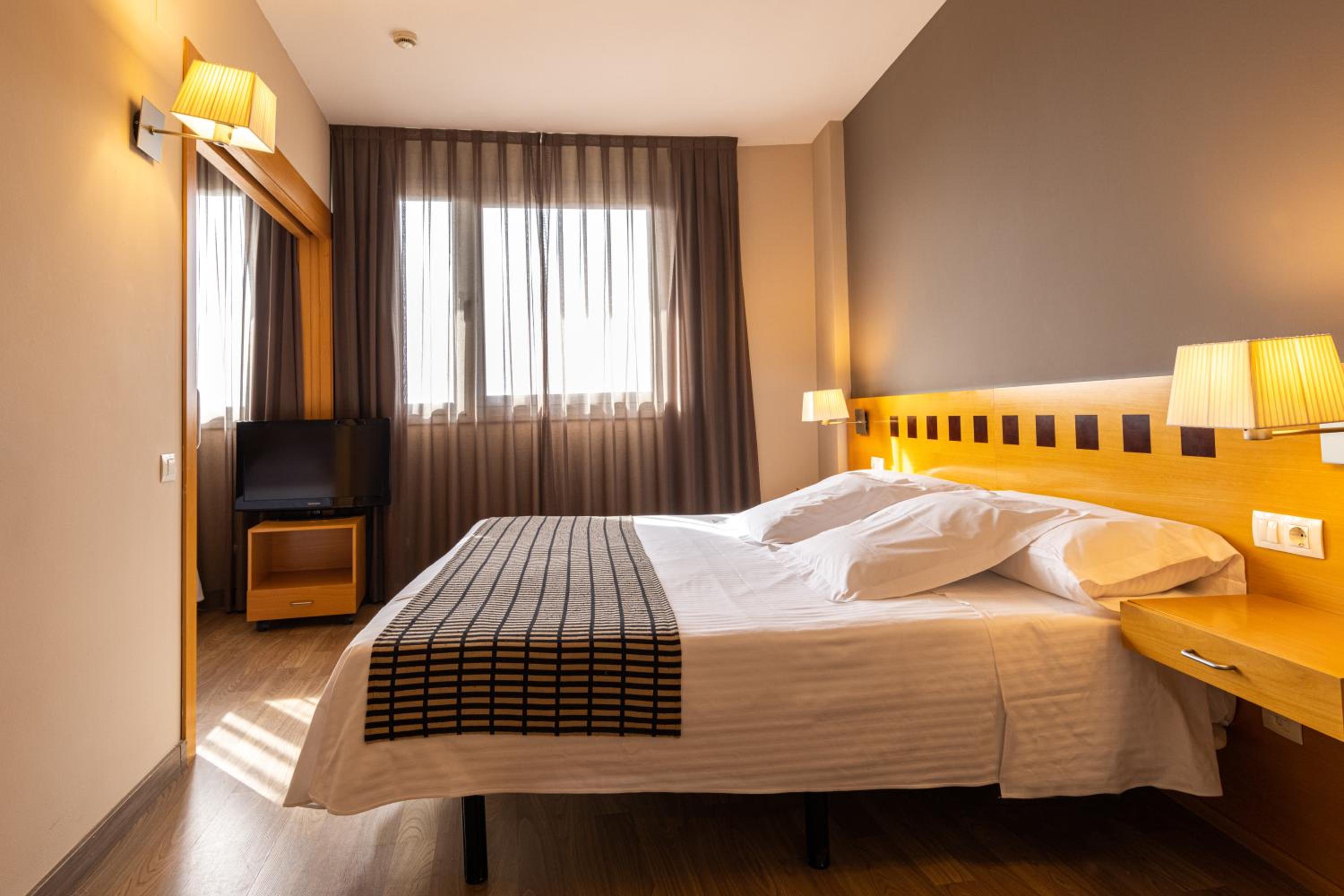 Apartamento de una habitación (2 adultos) - Parque de atracciones + Entrada de 1 día a Ferrari Land