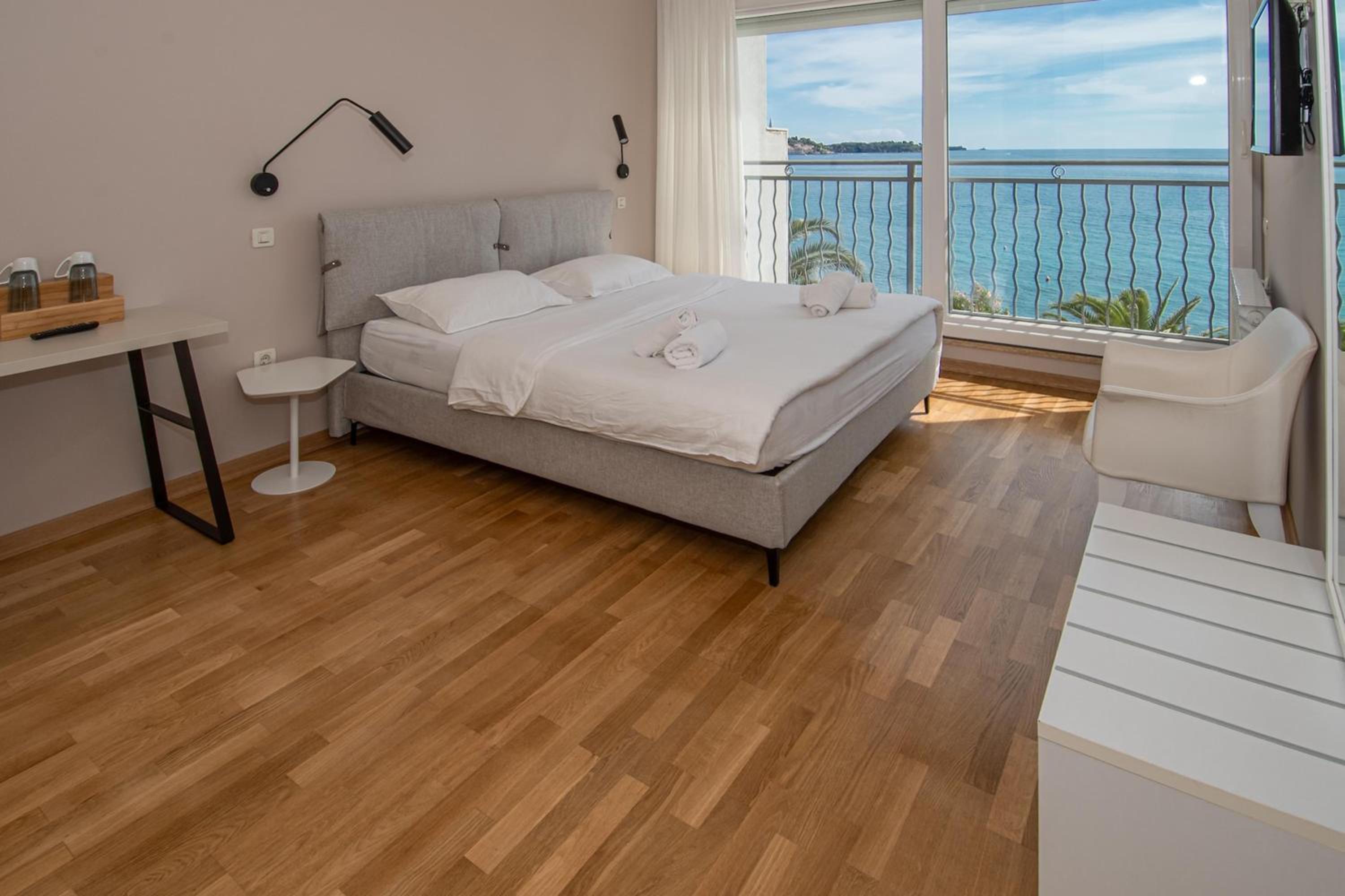 Double Room with Sea View photo 3