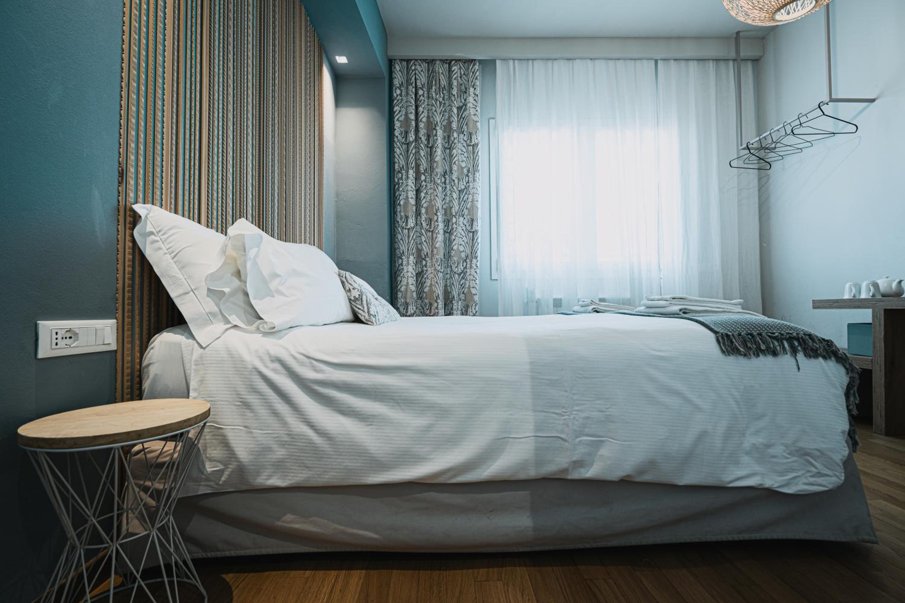 Deluxe Double or Twin Room - Photo 12
