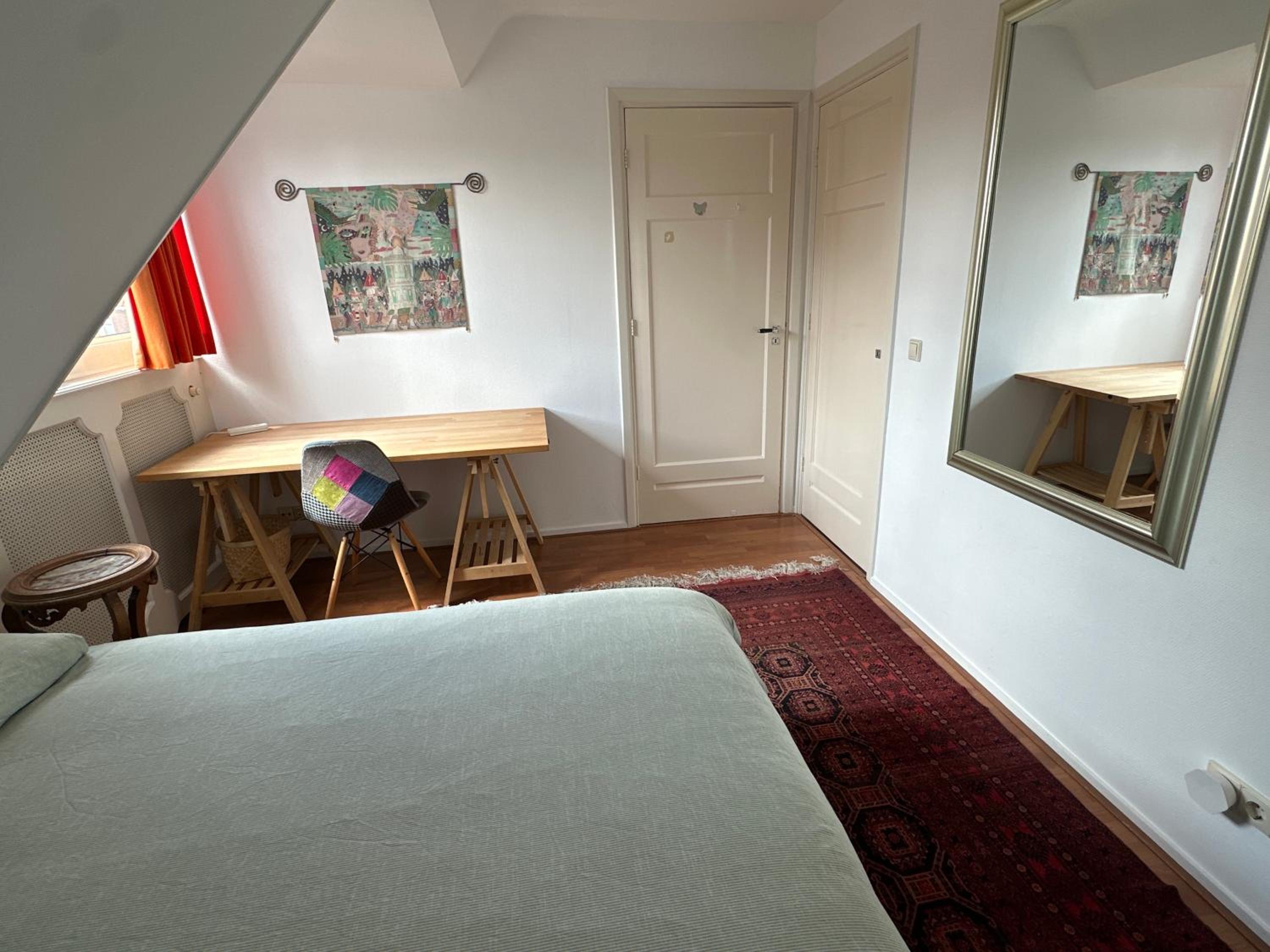 King Room with shared bathroom photo 3