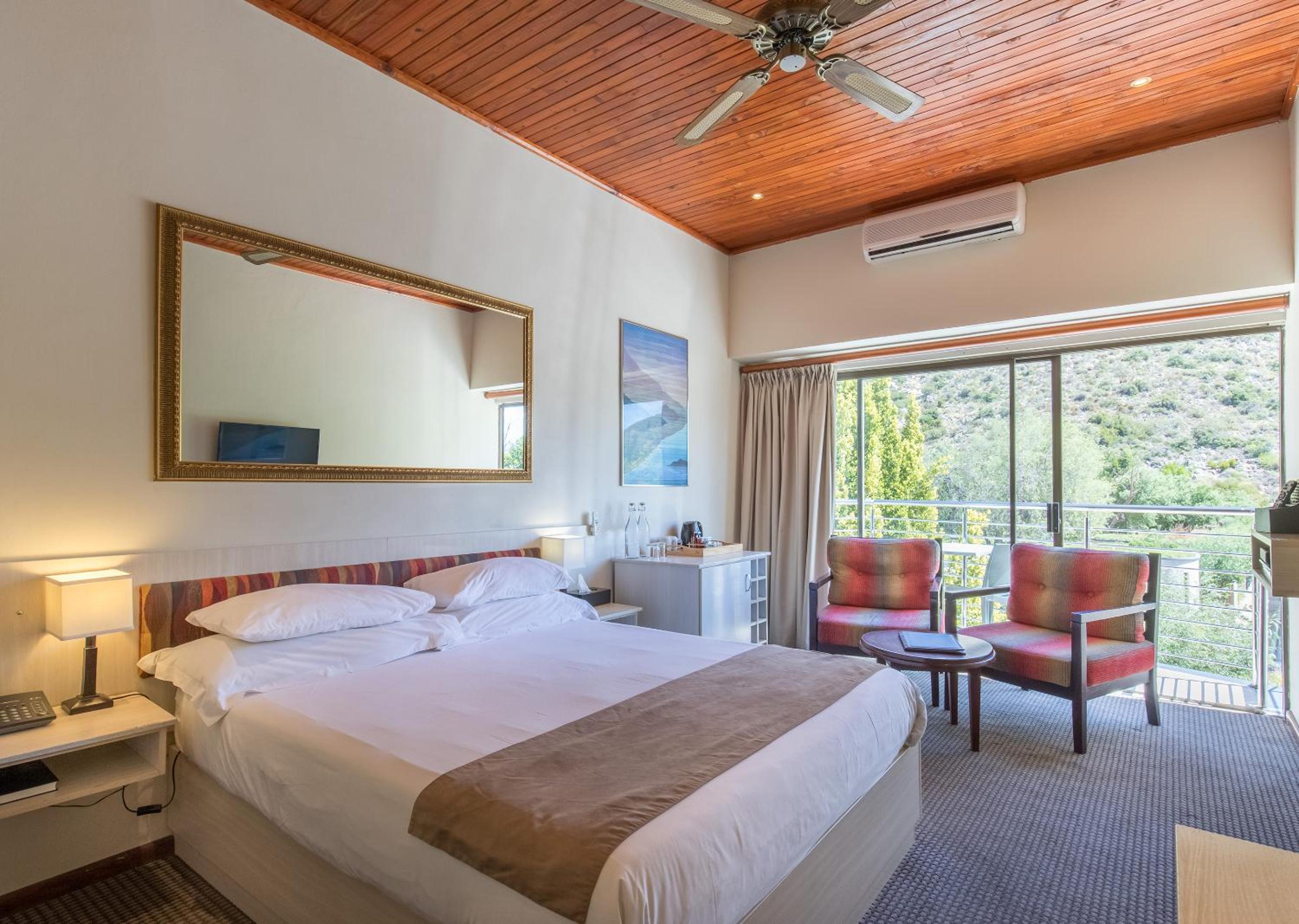 Queen Room with Balcony photo 1