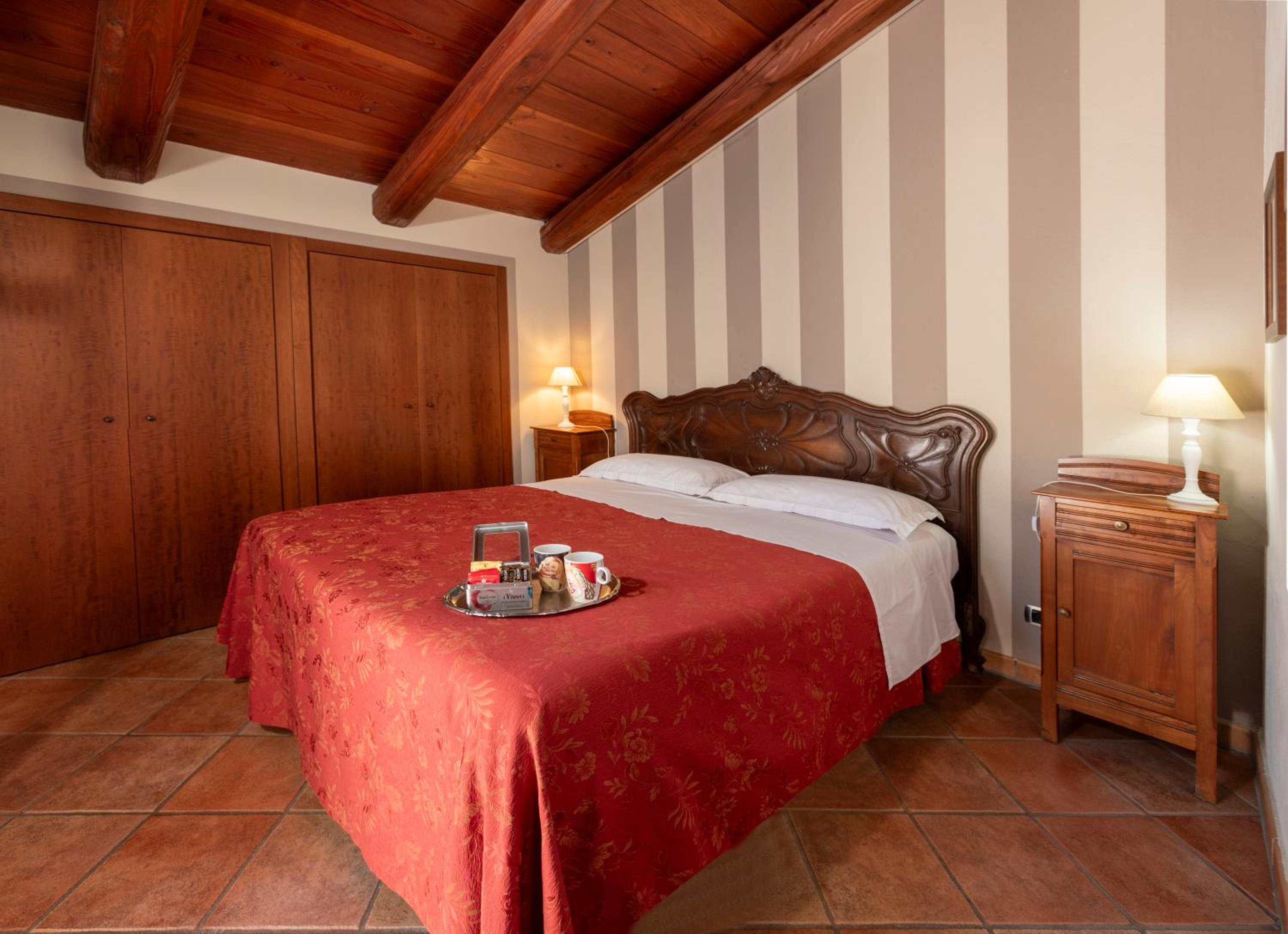 One-Bedroom Apartment with Terrace